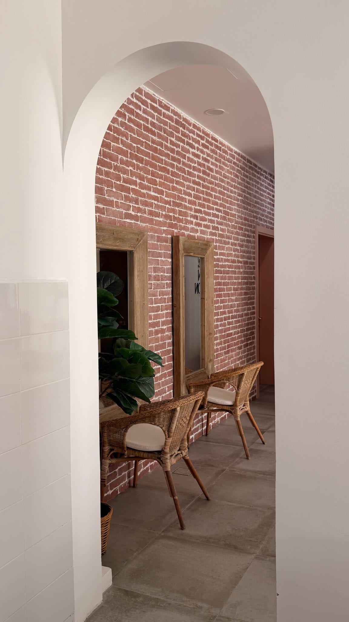 A great salon experience only works when there’s mutual respect. And being honest about boundaries is part of that.
To the clients who show up kind, respectful, and understanding — this space feels the way it does because of you.
We’re really intentional about who and what we welcome into this space. And we’re proud of that. Great hair, good vibes. 🤎🌴