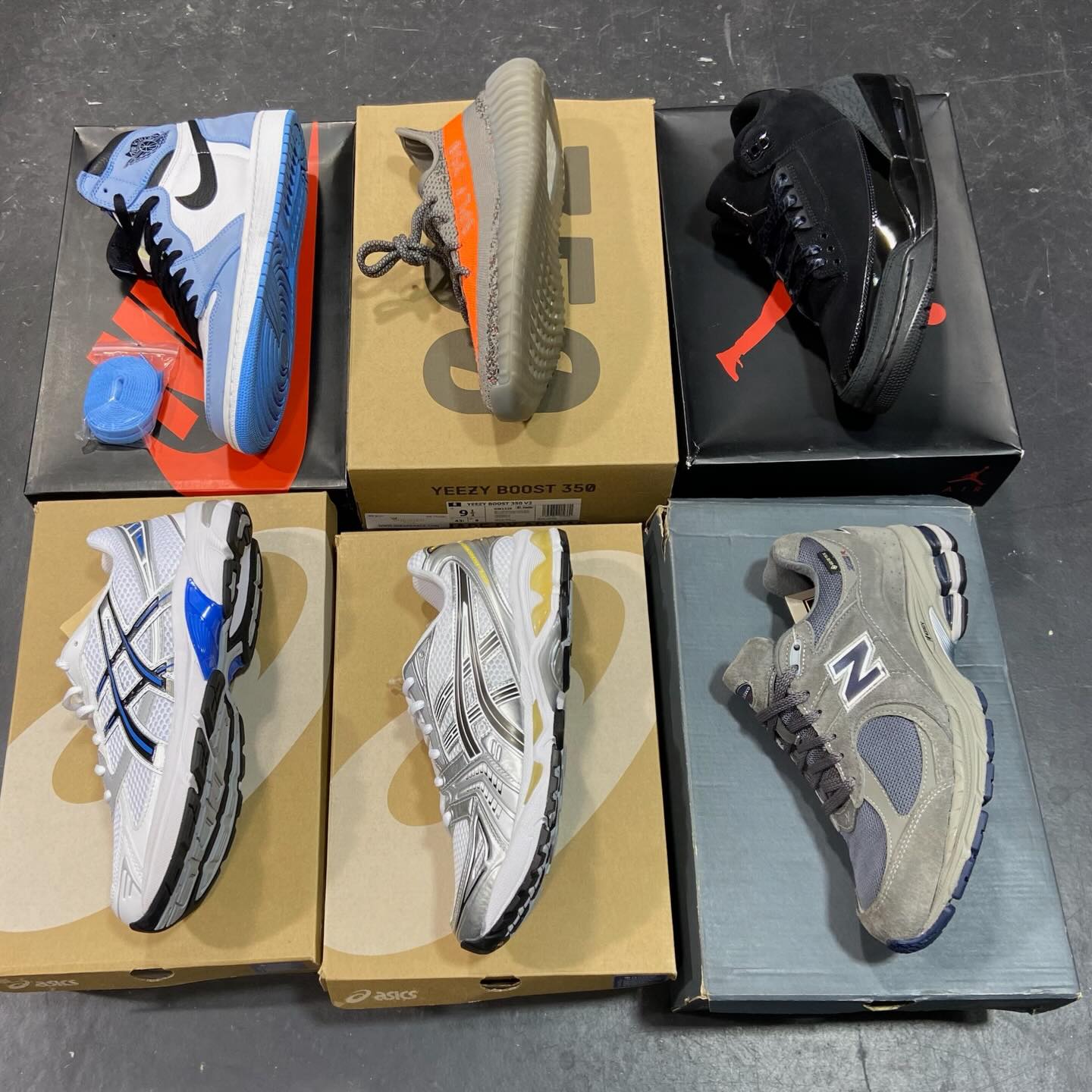 All Worn 1-2 Times!🔥Available In Store or Website NOW📱💻
-University Blue 1s: 13 $220
-Yeezy 350 Beluga Reflective V2: 9.5 $210
-2025 Black Cat 3s: 11.5 $240
-White Tuna Blue Gel 1130: 8.5 $110
-White Tai Chi Yellow Gel Kayano 14: 8 $110
-Castlerock Natural Indigo 2002R Gore Tex: 8 $110
SHOP NOW📱www.sneakerace.com💻