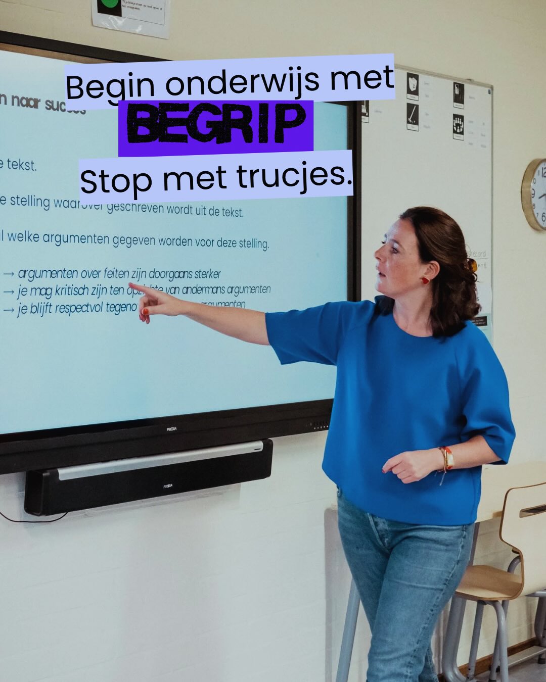 🔥 Tip van de week!
Leer eerst begrip aan, dán de truc.
Ja, een deelsom is een omgekeerde keersom..
Ja, je vindt de persoonsvorm door de zin vragend te maken.
Ja, je kunt ongelijknamige breuken met elkaar optellen als je ze gelijknamig maakt en dat kan door de noemers met elkaar te vermenigvuldigen.
Zo zijn er meer situaties waarin een truc het beantwoorden vergemakkelijkt. Het zijn vaardigheden die de leerlingen toepassen en ik zal nooit zeggen dat je deze niet moet aanleren. Het enige dat ik leerlingen gun is dat ze, voordat ze de truc beheersen, begrijpen wat ze doen. Waarom?
Als je leerlingen leert waarom iets werkt zoals het werkt, bouwen ze aan hun mentale netwerk en zullen ze dingen minder snel vergeten. Puur en alleen de truc, zorgt ervoor dat leerlingen weten wát ze moeten doen maar niet wanneer en waarom. Als een opgave net anders is, lukt het ze niet om in te zien dat dit eenzelfde opdracht is.
Begrip leidt tot inzicht en dat helpt leerlingen om nieuwe problemen aan te pakken. Het stimuleert tot het leggen van verbanden en zelf strategieën kiezen in plaats van te wachten tot ze horen welke truc ze moeten toepassen. Als je iets begrijpt kun je na het uitrekenen controleren of de uitkomst logisch is. Daar heb je begrip voor nodig, zonder inzicht zie je het niet als je een fout hebt gemaakt.
Met inzicht voelen leerlingen zich competenter. Ze zijn minder afhankelijk van jou als leraar en ervaren dat ze iets zelf kunnen uitzoeken.
Ben ik tegen trucjes? Nee, zeker niet! Stappen naar succes zijn helpend in het uitvoeren van de strategie. Maar het komt ná begrip. Ja, dat is ook voor leerlingen die meer moeite hebben met rekenen. Een truc lijkt sneller resultaat te geven maar op lange termijn werkt begrip beter. Zonder begrip moeten leerlingen de truc onthouden, weten wanneer ze het moeten gebruiken én dat ze de stappen in de goede volgorde kunnen uitvoeren. Dit is een zware belasting voor het geheugen. En als dit dan niet lukt, geeft het niet echt zelfvertrouwen. Eerder het tegenovergestelde.
Dus leg uit waarom iets is zoals het is. Gebruik materiaal, teken hoe dingen in elkaar zitten, laat leerlingen verwoorden wat ze doen en neem de tijd.