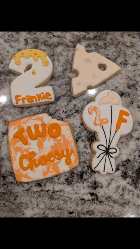 Two Cheesy 🧀
....but really there's no such thing 🙃
#happybirthday #birthdaycookies #cookiedecorating #homemadewithlove #rachelbakescakes