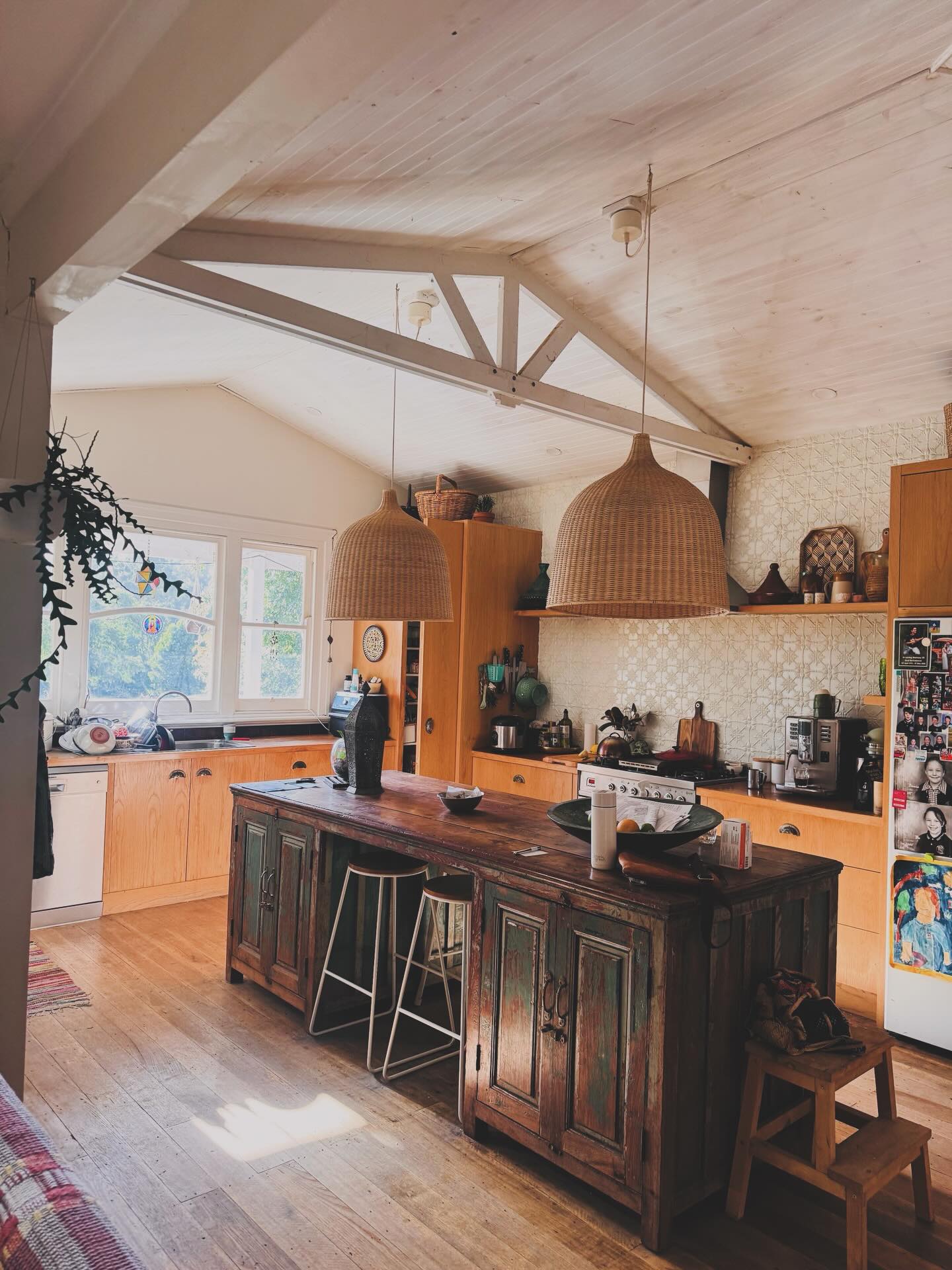 Sunny mornings at home🏡
.
.
.
.
.
.
.
.
.
.
.
.
.
#homestyle #kitchenstyle #homeiswheretheheartis #mypatchofparadise #interiorstyling