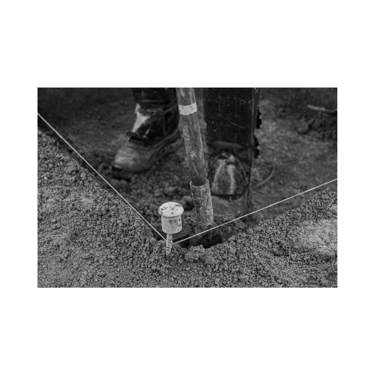 🔜
.
.
#fotografia #pretoebranco #portfolio #maos #redencao