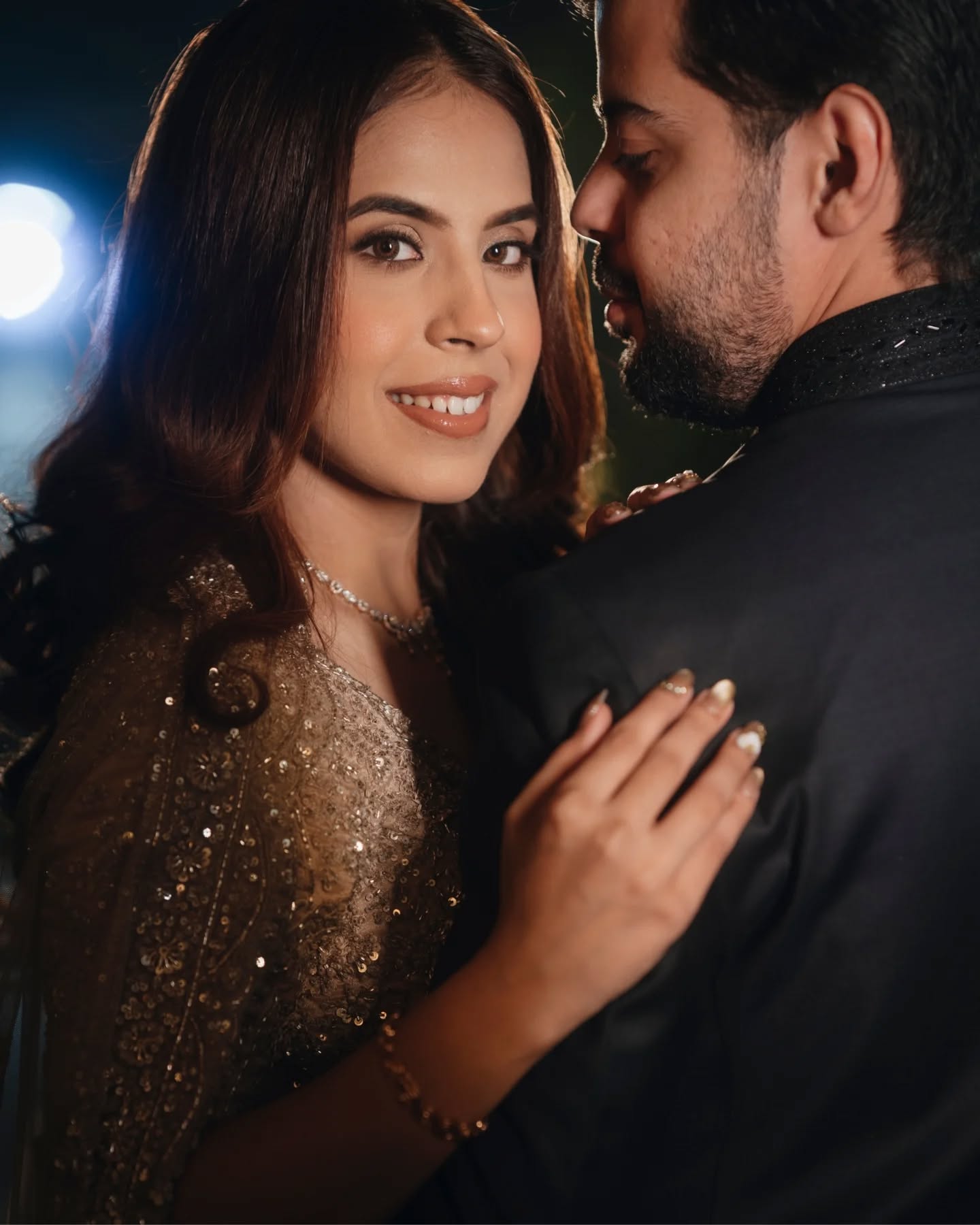 The best part of a Sangeet?
Not the dance.
Not the lights.
But finding your person in the middle of it all. ✨
Nimit ♥ Simran