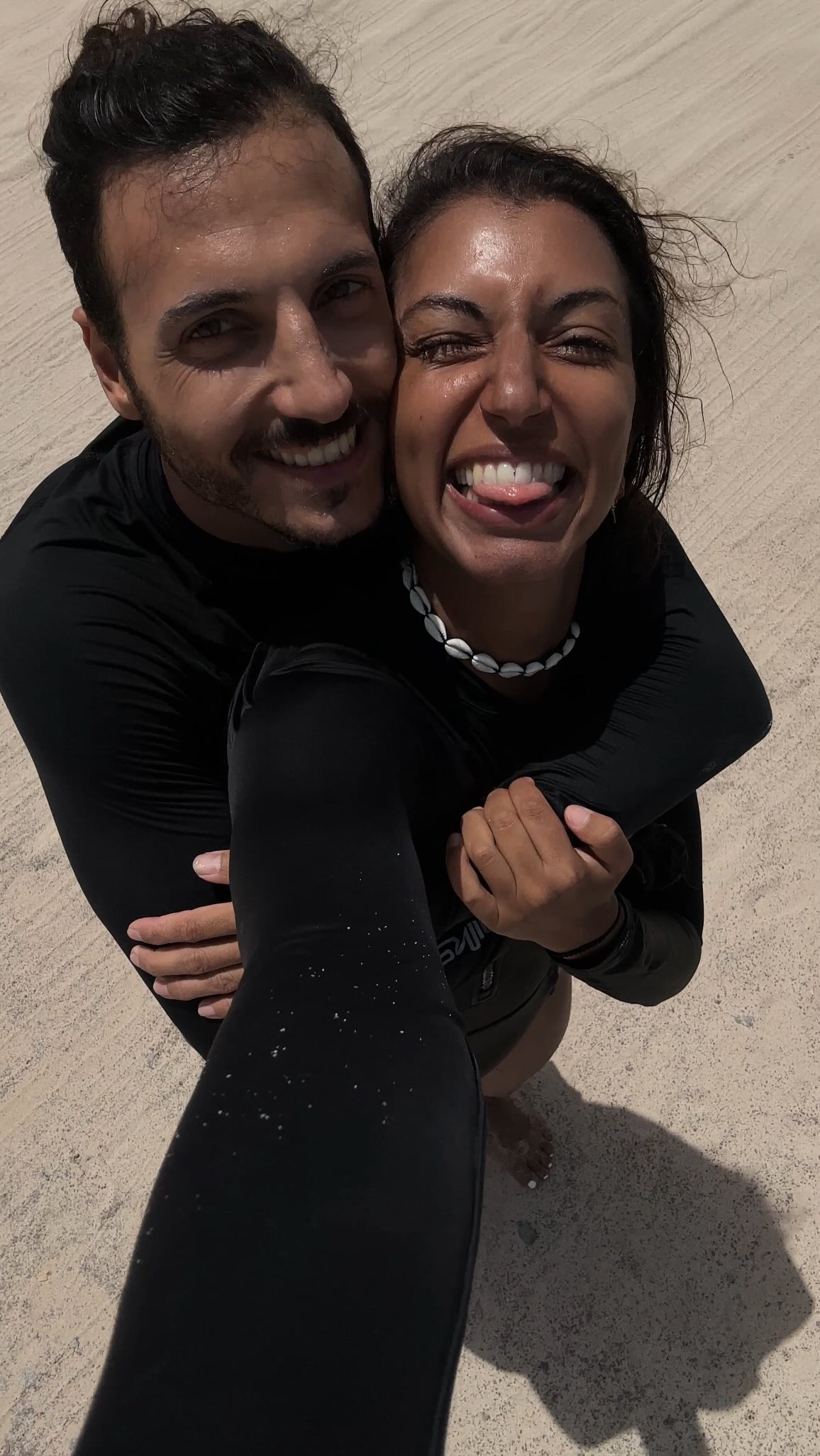 Weißt du, es gibt nichts zu verlieren - wirkönnen immer nur gewinnen, wenn das unser Mindset ist 🥹✨🫶🏽
eine Zeit lang hab ich mich selbst so in meinem Perfektionismus verloren und habe mich dadurch so oft echt schlecht gefühlt. Hatte ständig das Gefühl nicht gut genug zu sein und habe irgendwie aus allem einen inneren Performance Wettkampf gemacht.
Und so z.B. auch beim Surfen - vor lauter Erwartungsdruck an mich selbst habe ich einfach komplett verpasst worum es eigentlich geht: um die Erfahrung, den Moment, das Meer, meinen Körper, den Flow…
Und darum ist dieser Satz wirklich eine so wichtige Note to myself ✨📝
Für dich auch? 🫶🏽
#dreamlife #overthinking #perfektionismus #traumleben #presence