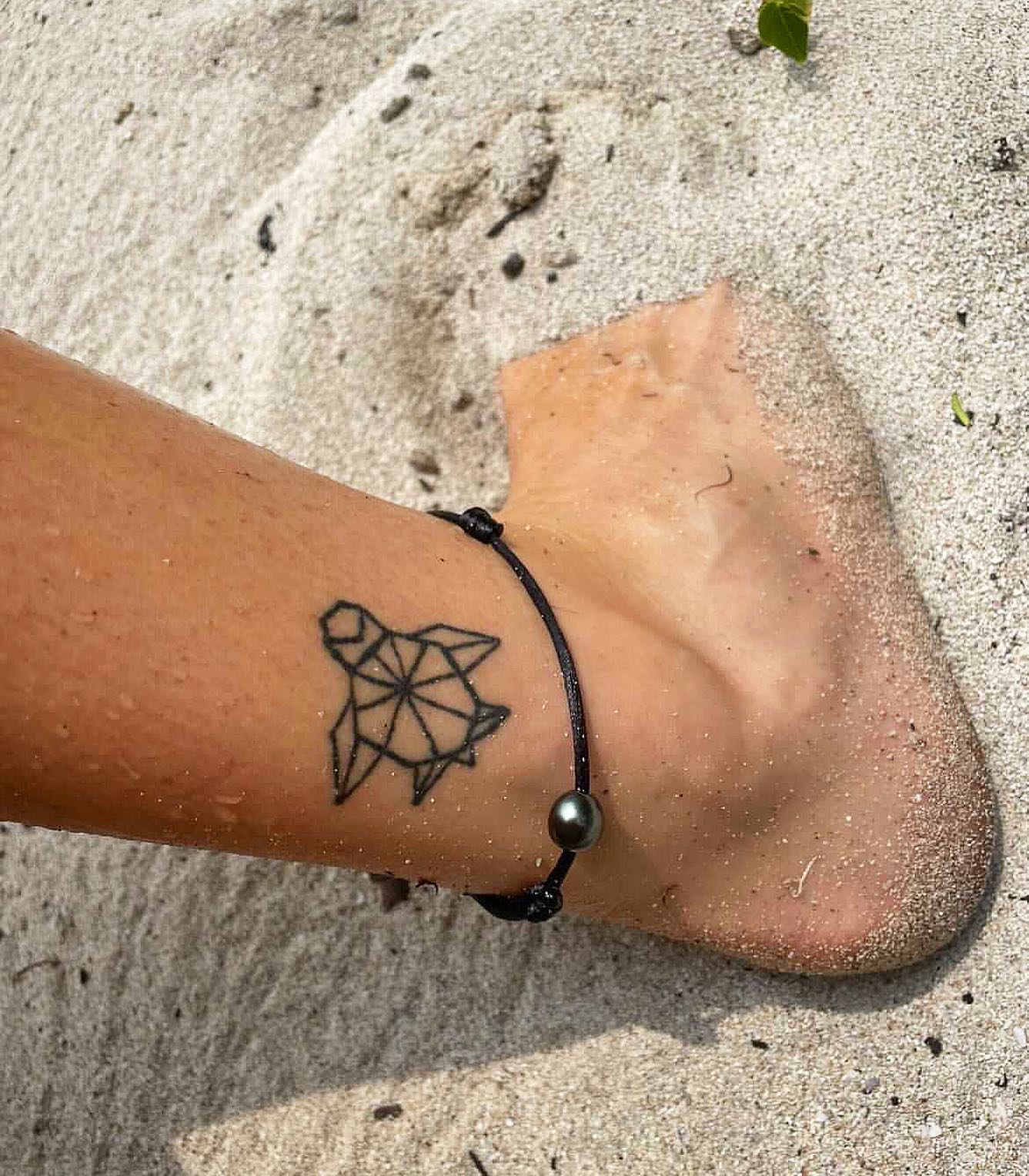 From the sea partners with Te Mana O Te Moana association to support its actions on protecting oceans and taking care of sea turtles in French Polynesia. 🐢