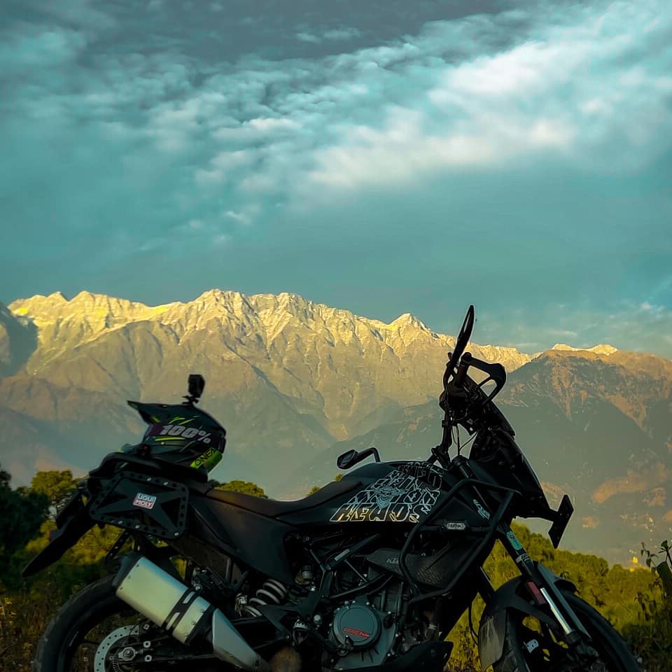 Chasing sunsets, rediscovering ourselves in heaven. 🏴☠️
#wildwildmotorheads #staywild #staycrazy #tourersofinstagram #builtlikeatank #traveler #trending #whereweshouldbe #exploretheworld #whereareyounow #motorheadlifestyle #motorheadfanpage #wildornothing