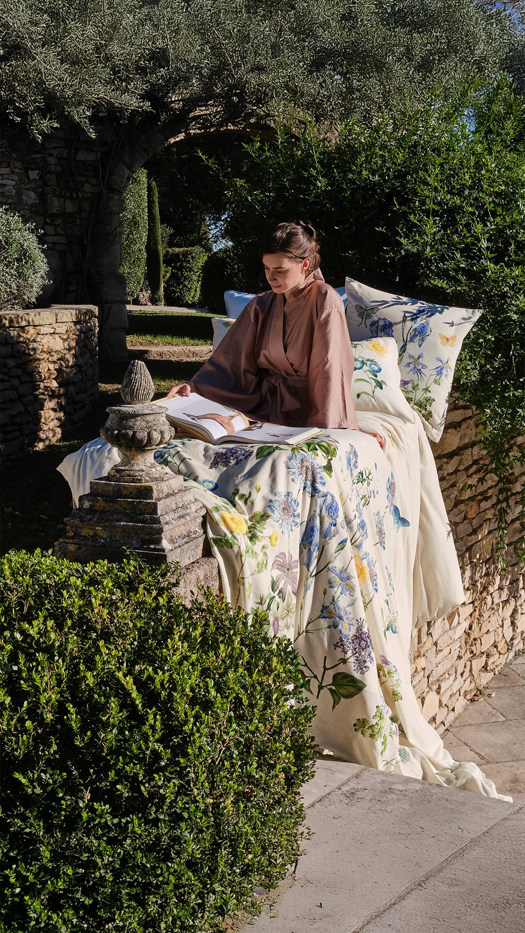 COLLECTION PRINTEMPS - ÉTÉ 2026 - Au fil de l’eau. 🩵
Entrez dans les coulisses de la création et du shooting de cette nouvelle collection sur le thème de l’eau.
Laissez-vous emporter par le courant de cette collection…
#GarnierThiebaut #nouvellecollection #printemps #ete #newcollection