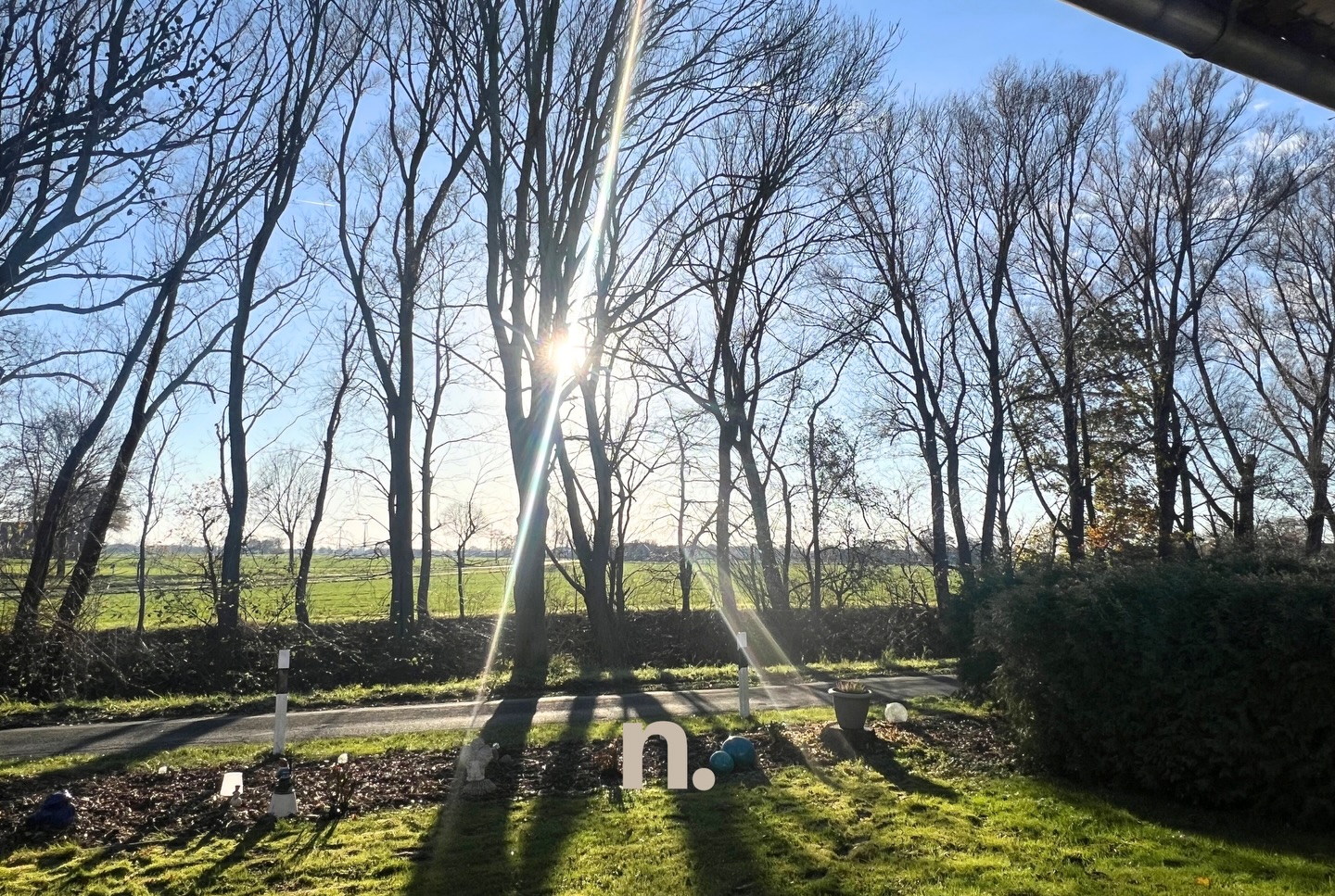 // Für alle, die Platz suchen statt Parzelle!
Einfamilienhaus mit angrenzenden ehemaligen Stallungen in Alleinlage mit arrondierter Ackerfläche und viel Raum für wilde Ideen
▫️ ca. 112 qm Wohnfläche im Erdgeschoss
▫️ 4 Zimmer, Küche, Bad, Flur
▫️ Dachgeschoss mit Ausbaupotenzial ca. 50 qm
▫️ ca. 200 qm Nutzfläche in ehem. Stallungen
▫️ Baujahr 1964, letzte Modernisierung 1990
▫️ Carport
▫️ 1,1 ha Ackerfläche direkt am Haus
▫️ optional weitere ca. 2 ha Ackerland gegen Gebot
▫️ ruhige Alleinlage ohne direkte Nachbarn
Für Menschen mit Ideen, nicht nur mit Möbeln.
Hier darf Wohnen wieder einfach sein.
Kaufpreis: 146.000 €
Provision: 3,57 % inkl. MwSt. - fällig bei notarieller Beurkundung
📲 Kommentiere „Nendorf“ für mehr Infos!
Energieausweis liegt zur Besichtigung vor.
Folge uns, wenn du neue Immobilien zuerst entdecken willst. #neitbauers
▫️ neitbauers GmbH
▫️ Petershagen
▫️ hallo@neitbauers.de
www.neitbauers.de
#resthof #ackerland #landleben #stolzenau