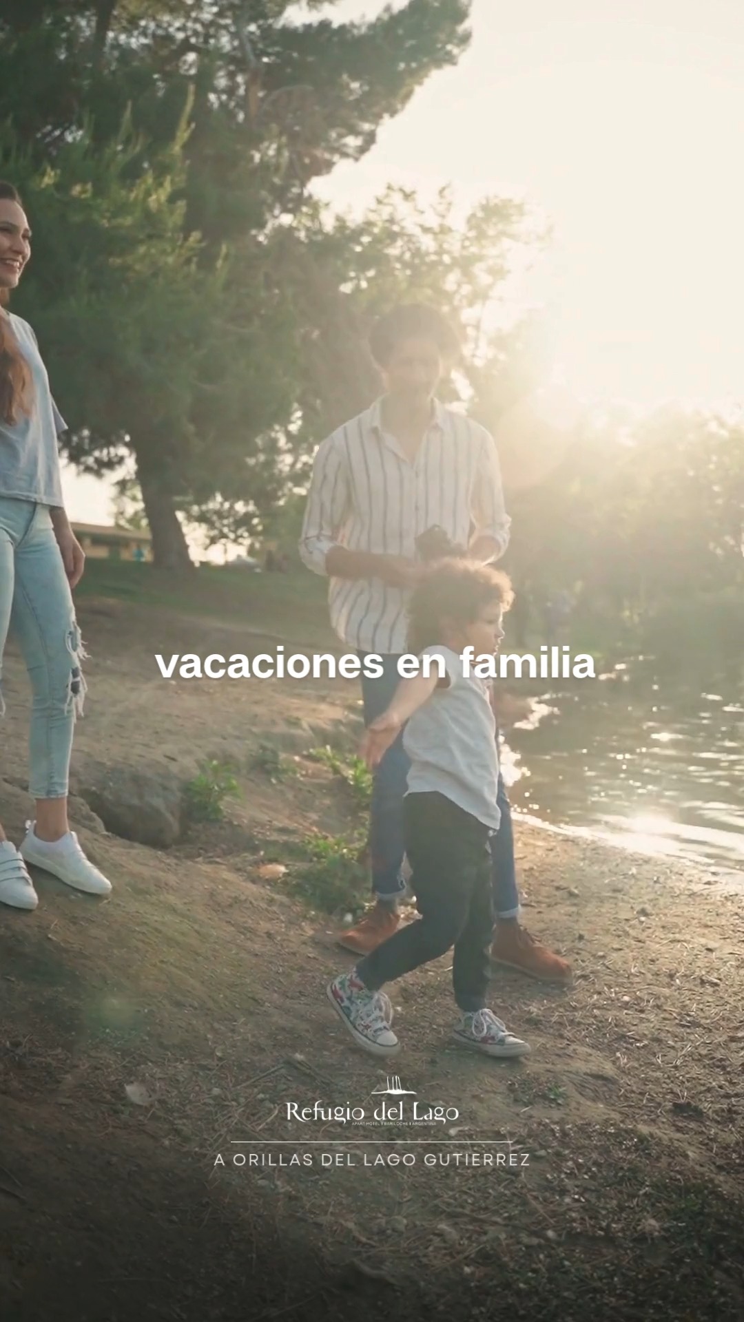 📍Playa cerca.
📶 WiFi estable.
🍽 Cocina equipada.
🚗 Estacionamiento propio.
Todo eso que necesitás para viajar en familia, sin estrés y con la tranquilidad de saber que va a salir bien.
Refugio del Lago es ese lugar que te lo hace fácil:
🛏 departamentos amplios
👨👩👧👦 pensados para estar cómodos
🧳 y con la mejor ubicación para moverse poco… y disfrutar mucho.
Bariloche te espera. Tu refugio, también.
📲 Consultá disponibilidad por WhatsApp.