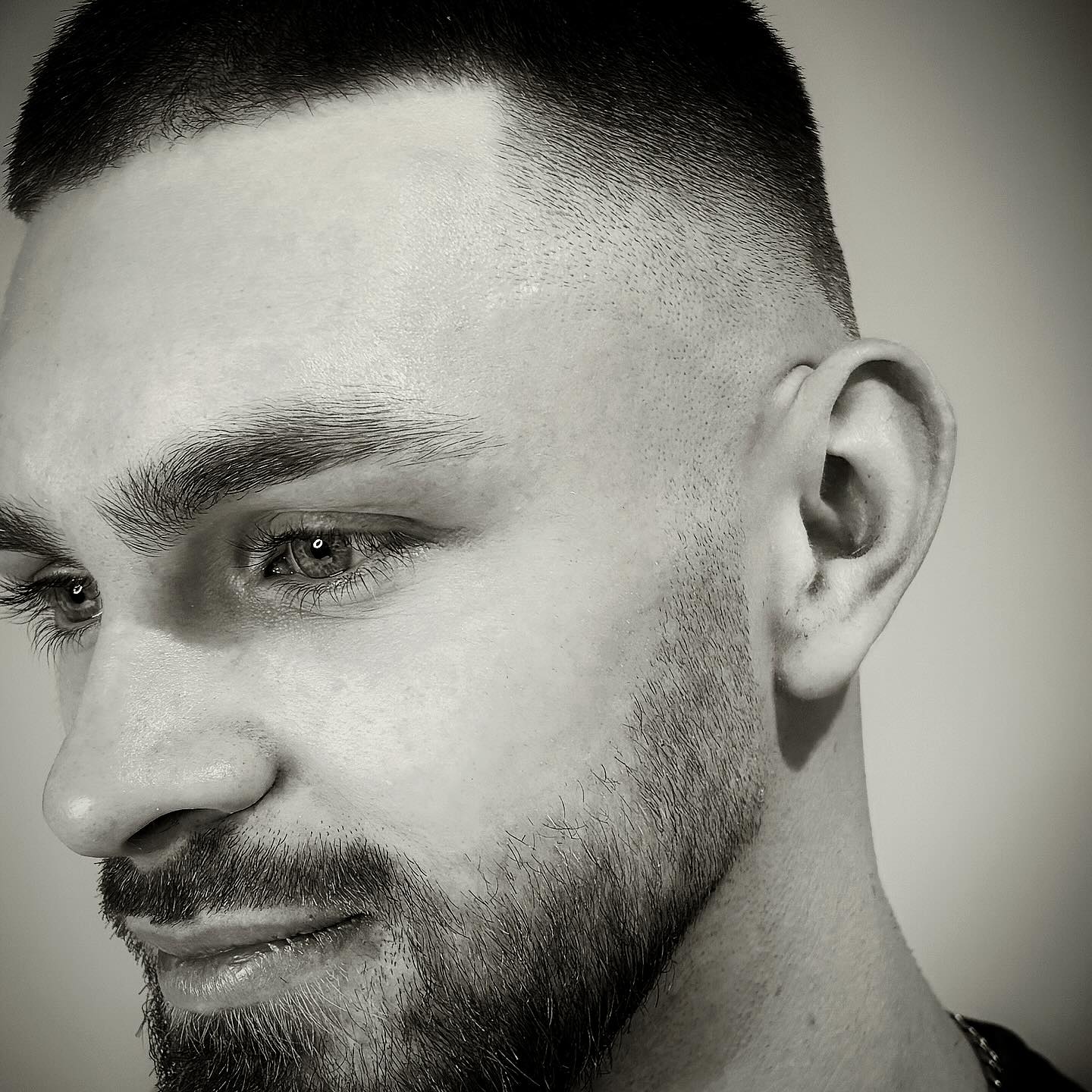 At The British School of Barbering, we train one-to-one in the countryside - no overcrowded classrooms, no rushed demos, no cutting corners. Just focused, structured education designed to build confidence and technical control from day one.
We teach:
• Clipper control and seamless blending
• Precision scissor work
• Beard design and facial structure awareness
• Consultation, client psychology and professionalism
• Clean sectioning, balance and proportion
Every haircut is broken down into simple, repeatable systems - so our students don’t just copy a style, they understand why it works.
This is not trend-chasing.
This is not a thousand sections.
This is not about the teacher sounding smart.
This is foundation-led, career-building education tailored to you.
#dmtobook #barberingeducation #barberschool #learntocuthair