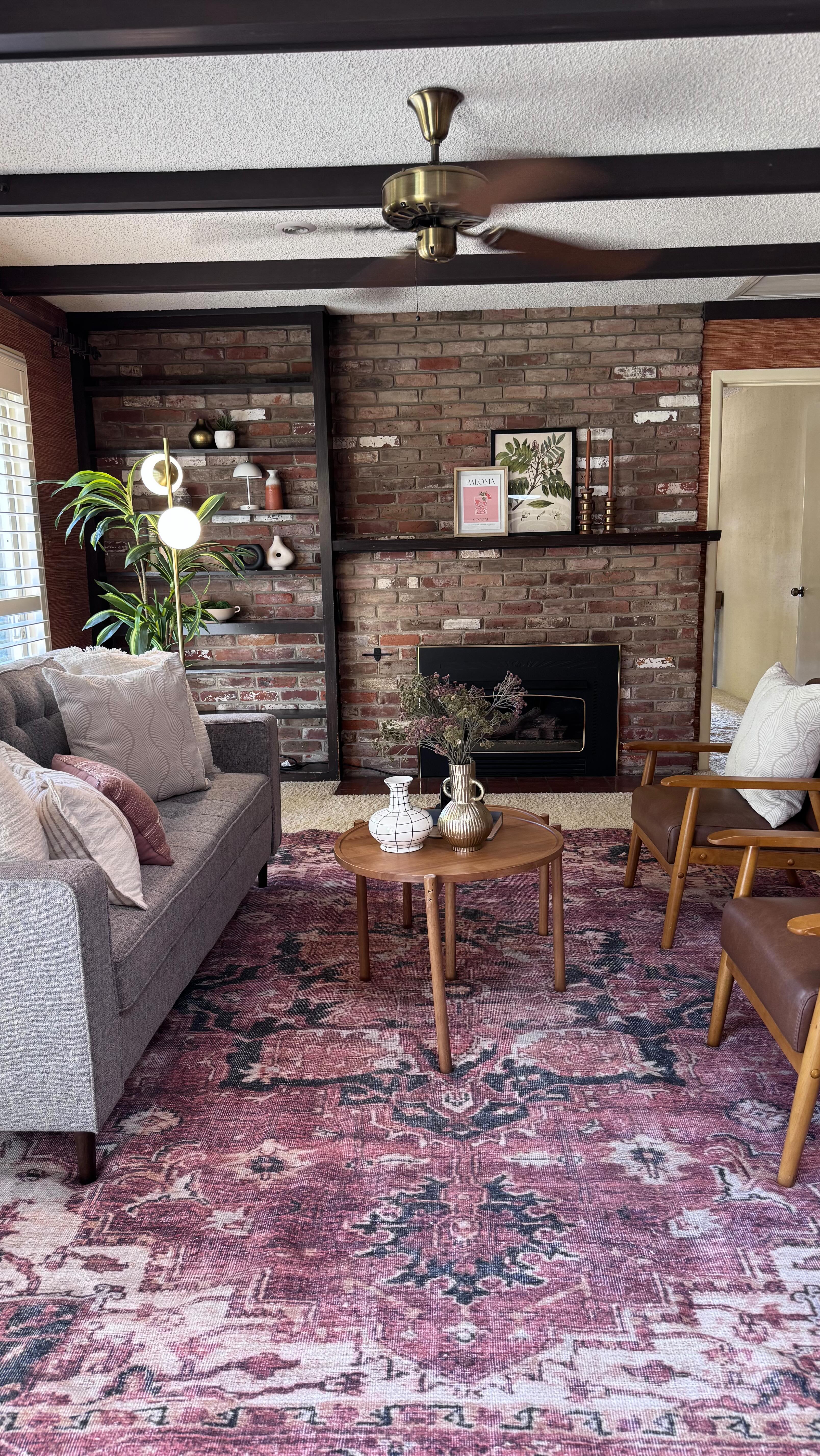 Staging mid-century homes = my happy place. 😍
These homes have so much personality, and getting to honor that while bringing in warmth, style, and livability is why I love this job so much.
This one completely stole my heart.
I hope you love it too. 🤎