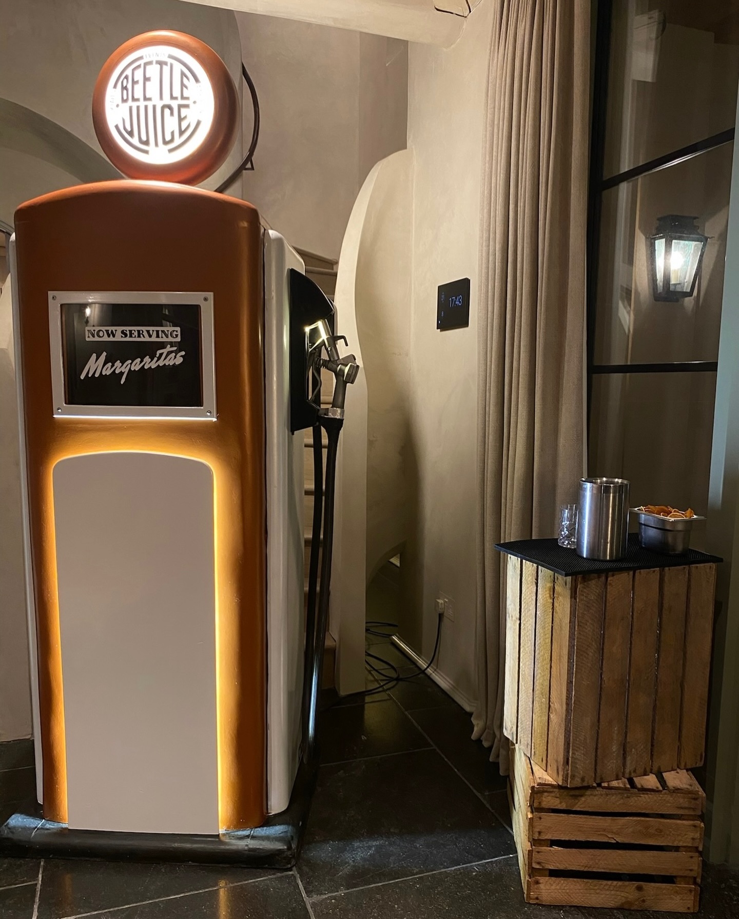 Looking for innovation? We’ve got you covered. This bespoke vintage fuel pump is even brand-able. It can pull any from a keg. Beer, Prosecco or even… draught cocktails?
#What would be your choice?
