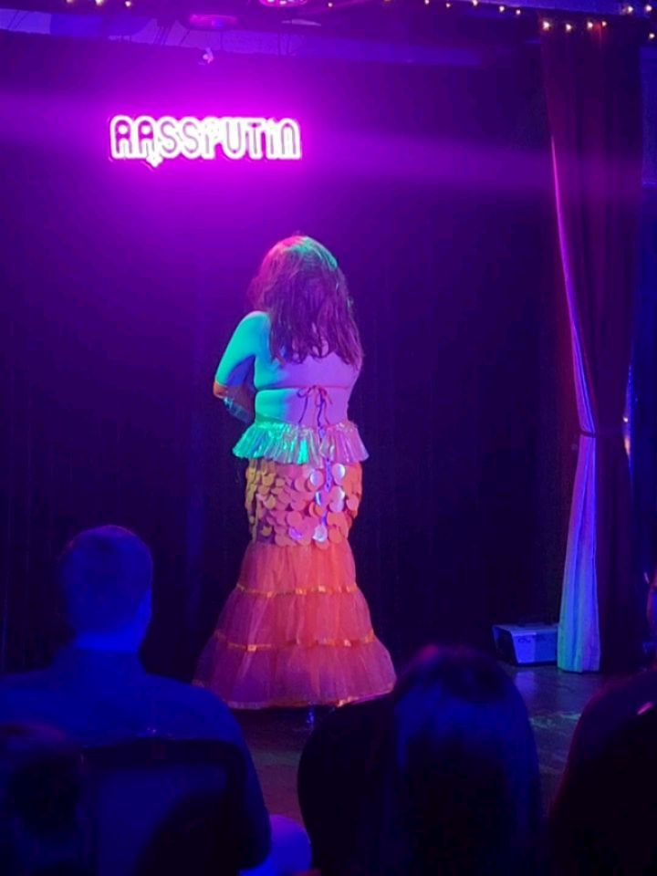 A little peek back at some of the fabulous fishentines performances we had last week!
Mermaid and Merman magic from the special guest, @diyburleskoala winner @juicy.baobao and @r.ass.putin
There's plenty of fish in the sea and so much more in our Wet Posse!
We missed a very special announcement that this week: we also have @katthemegabat in our Cabaret!! Another shining star from interstate (and another competitor in DIY BurlesKoala!) with the most important snack for our Special Spanish show! 🥔🥔🥔
This week's cast: @katthemegabat @r.ass.putin @dominicadelamuerte @chicaboomboom.burlesque @manuka_faye
💃💃💃
Book now!
BINGO BANANZA at 4PM
CABARET RIDICULOUS at 5PM
at @speakeasy_theatre
We only have a few more shows left before we dive into PosseVision preparation, but any times there is a large group booking in March we'll put on a show!