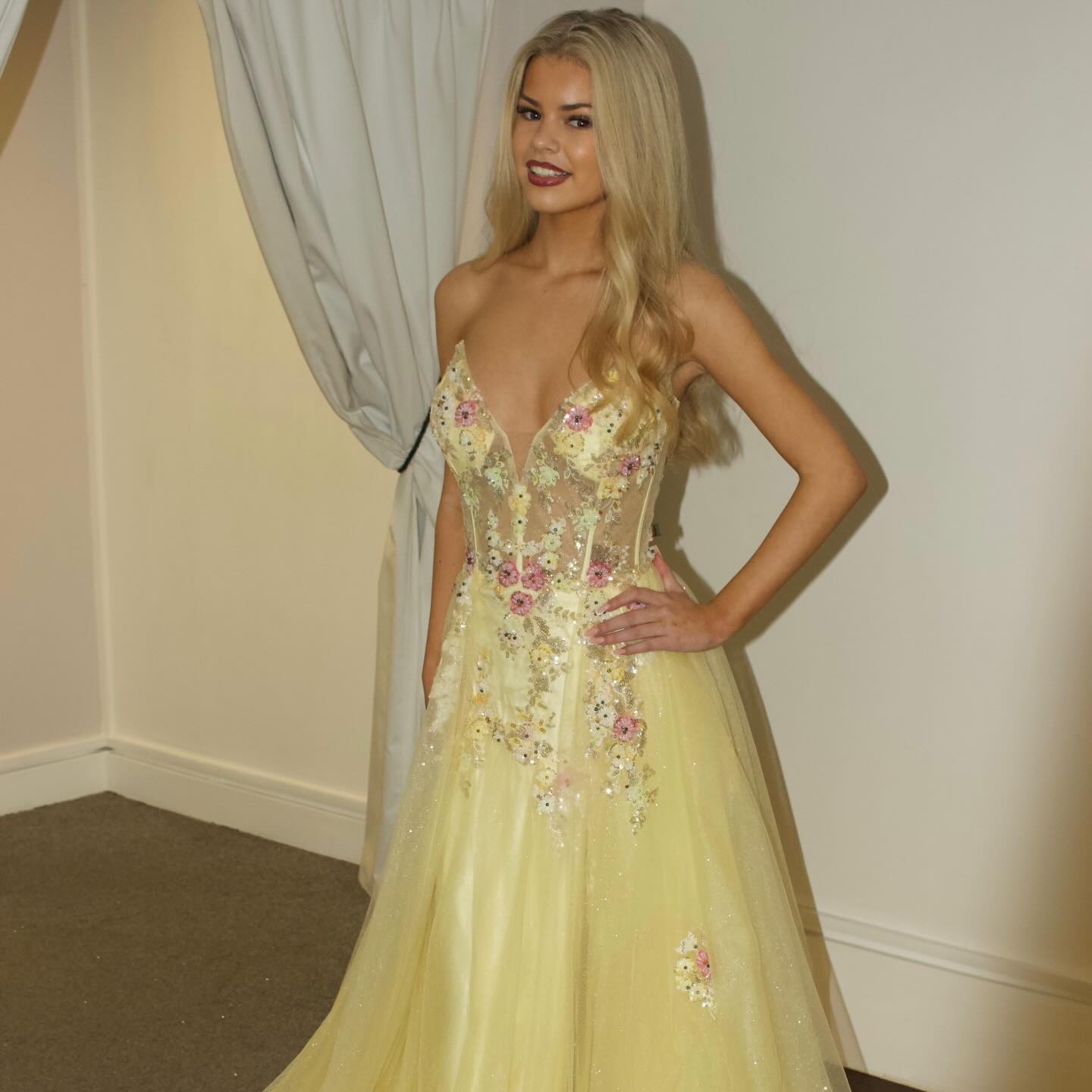 A real life fairytale in dress form 🌻
In the colour of the season, yellow. Also available in pink/lilac 🌸
We are having another amazing weekend in-store and kicking off Sunday nice and early ready for a busy day of dressing!