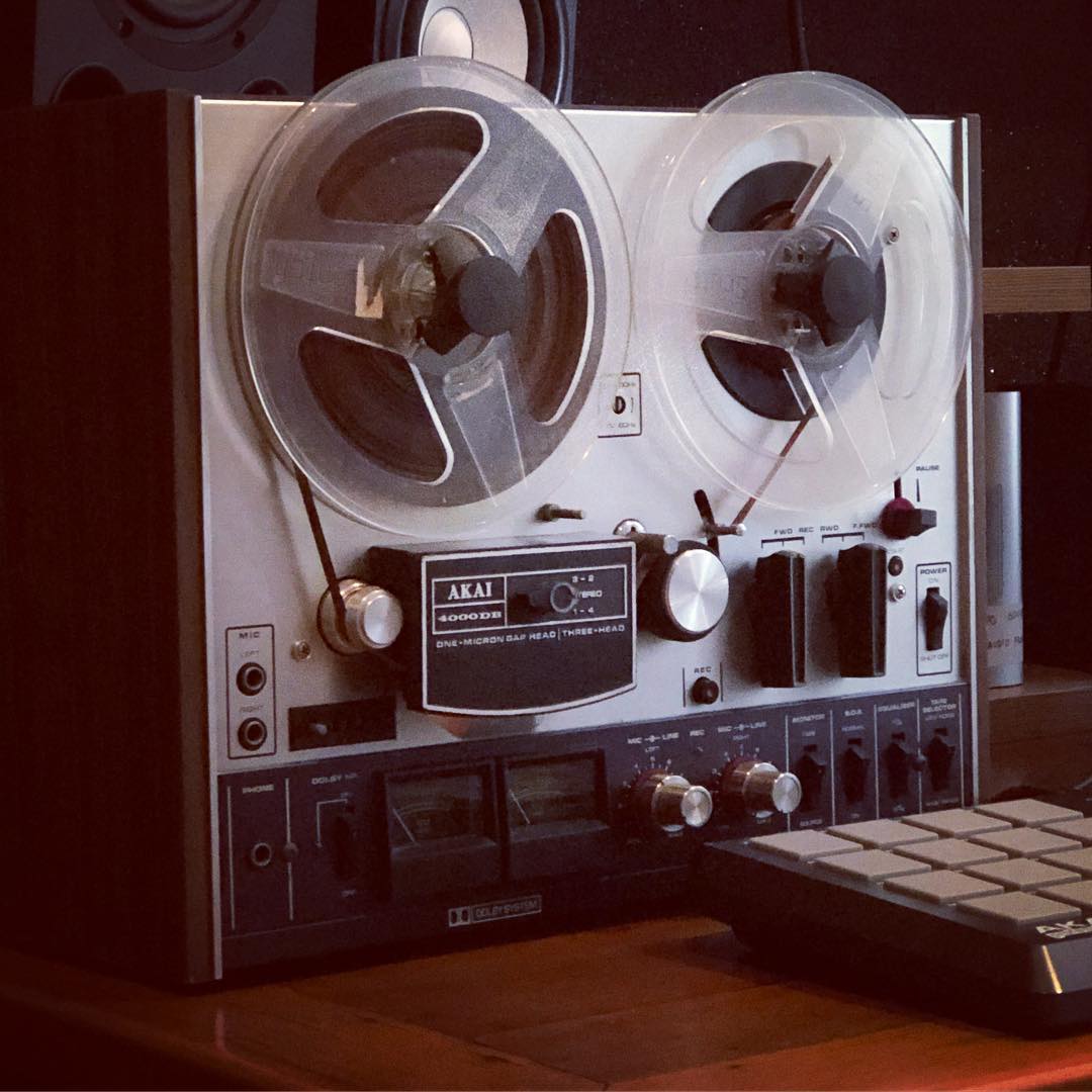 New (vintage) kid on the block! Big thanks to Fuscaldo family for the beautiful gift :) #akai #akaitaperecorder #oldtech #70s #musicproduction