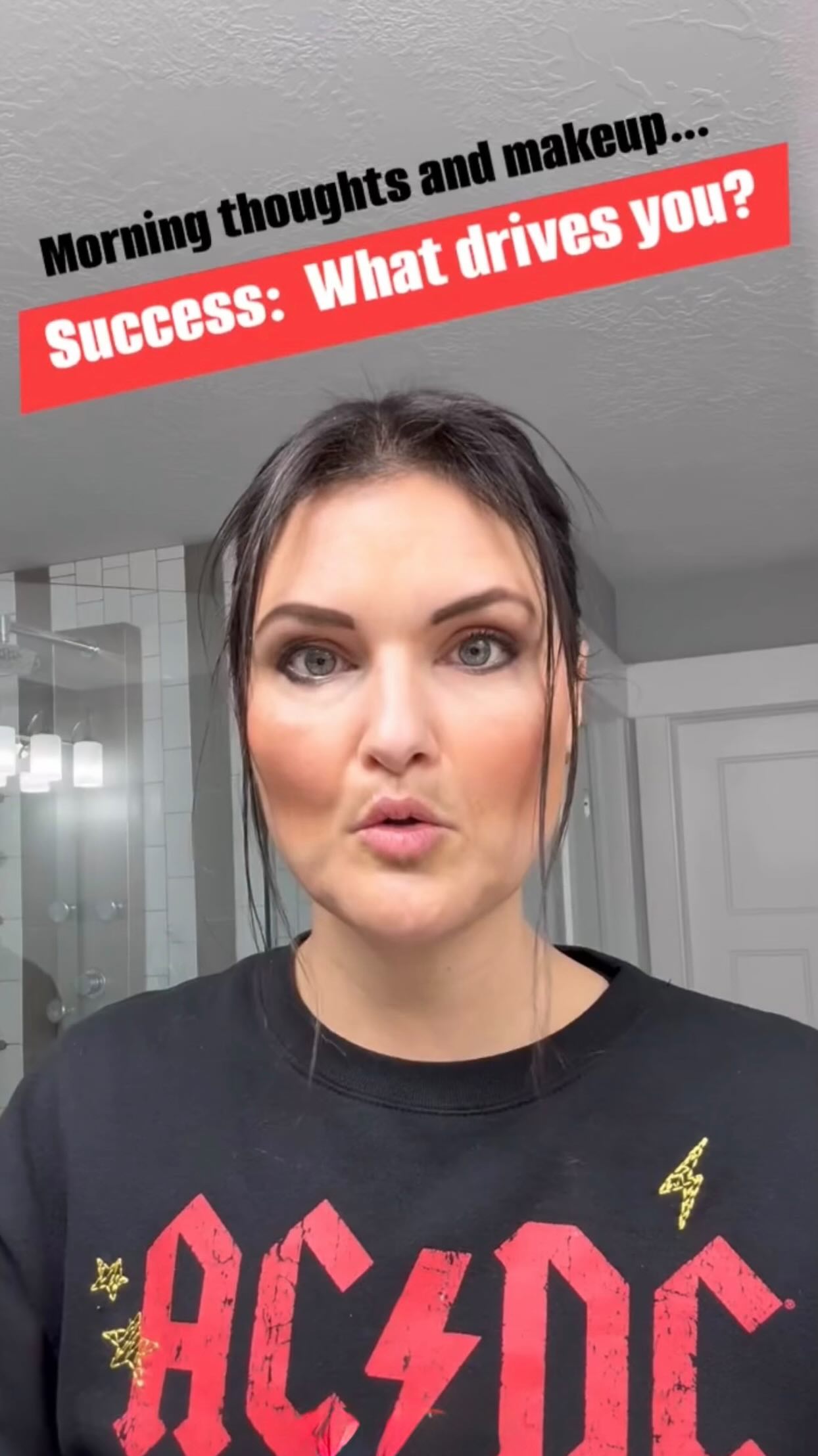 Morning thoughts and makeup… Success: What drives you? ♥️ What is success? Why is it so different for so many people? How to find balance in life and still feel successful as a family or a society. What are your thoughts? How do you define success?