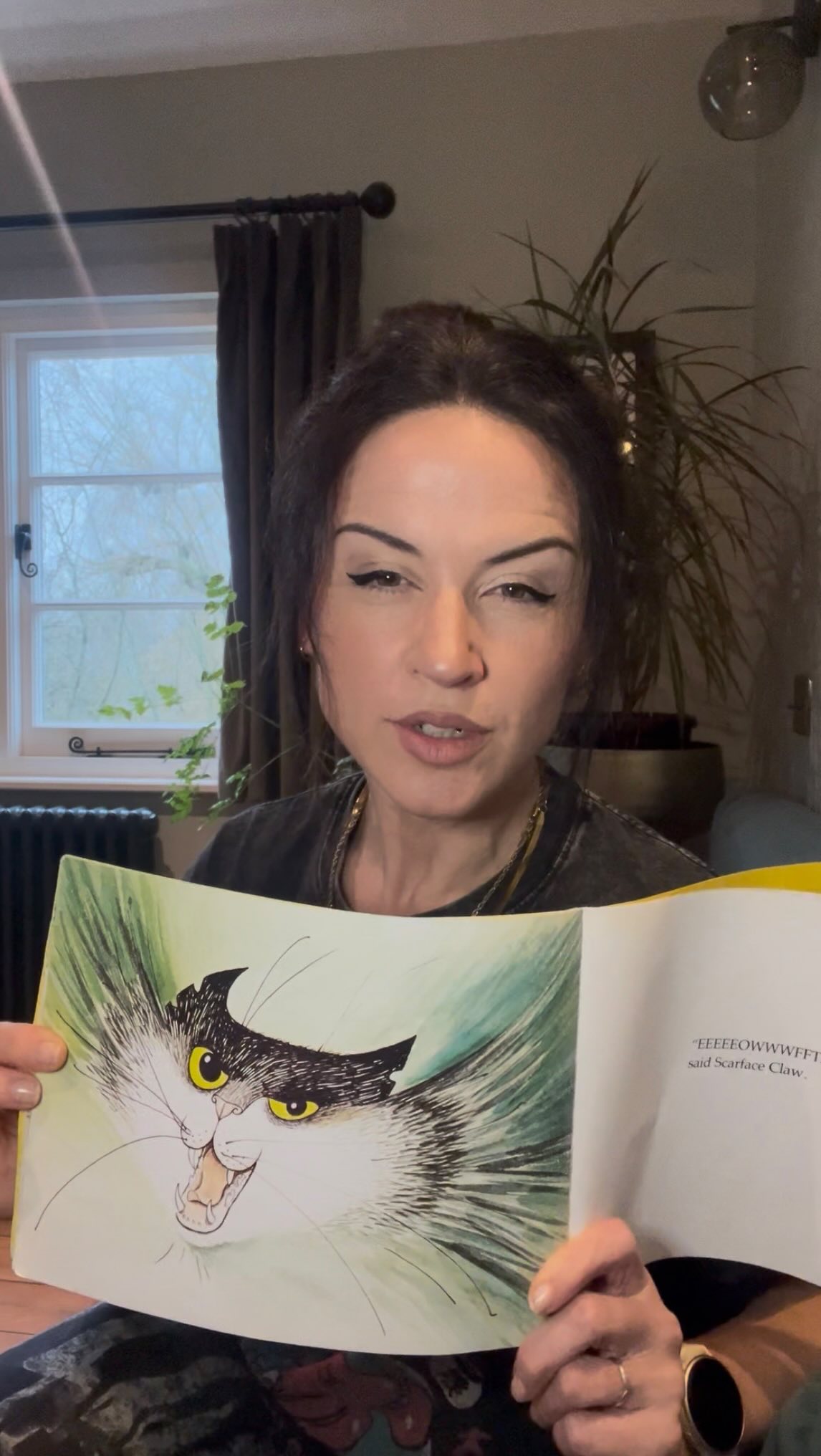 Some thoughts about how eye contact makes autistic people feel…
We often talk about how eye contact might make autistic people feel uncomfortable, or make it hard to concentrate. But I don’t think we talk enough about how it can feel stressful, threatening or painful.
There’s not much in the research literature about this. I would LOVE to hear from autistic people about how eye contact makes you feel. Please comment and share to spread the word. And thank you 🙏🏻
Lucy Pollard Therapies