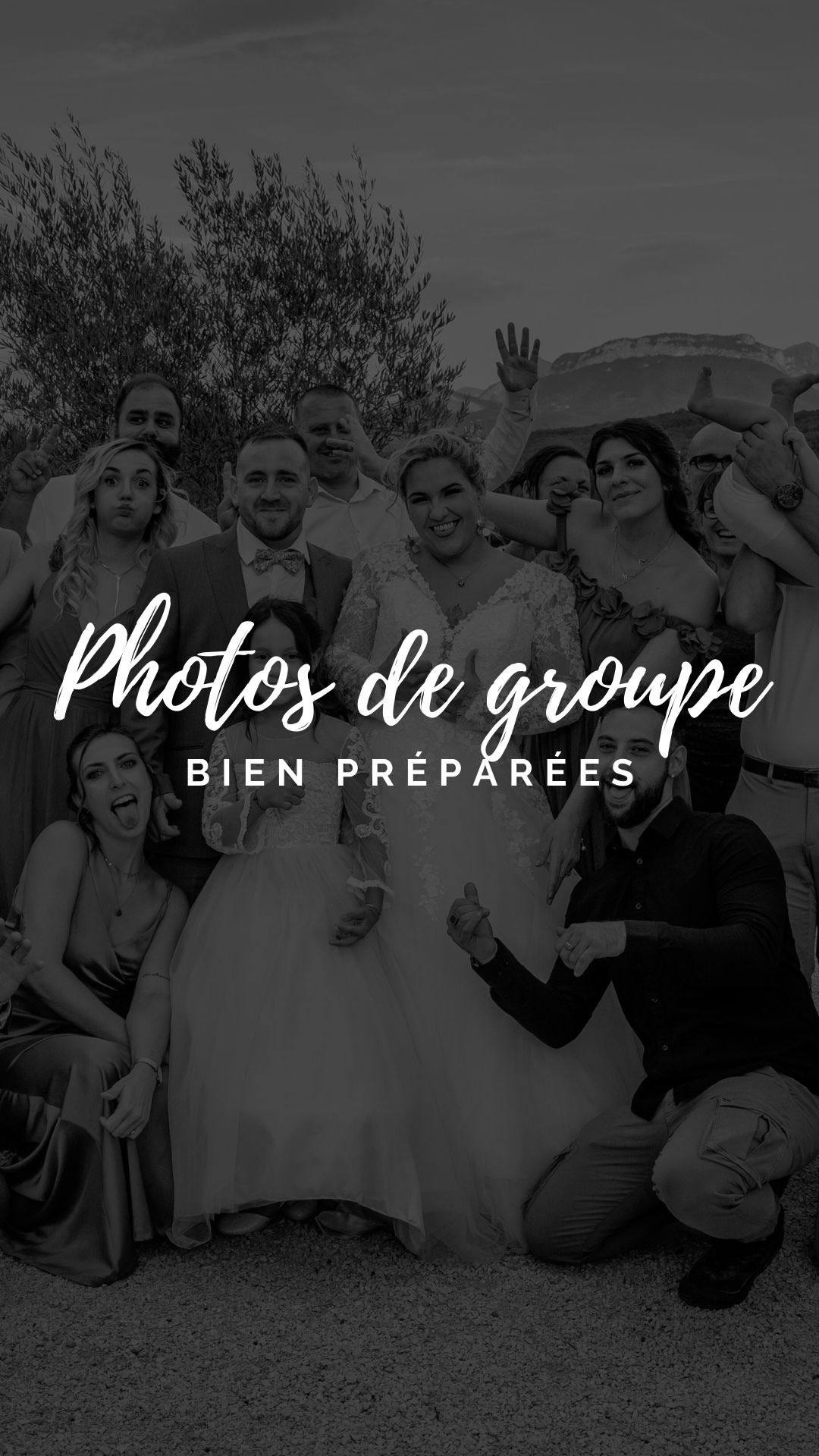 Futurs mariés, oui… les photos de groupe peuvent vite devenir interminables : on cherche les invités, on attend, l’énergie retombe.
Mais la bonne nouvelle, c’est que ça se prépare !
✔️ Une liste claire
✔️ Une personne référente
✔️ Et on garde l’essentiel
Les photos de groupe ne doivent pas prendre une heure. Elles doivent simplement capturer l’essentiel.
Si vous préparez votre mariage et que vous voulez un reportage fluide, naturel et pensé pour que vous profitiez, je serais ravie d’en discuter avec vous ! ✨
———————
Sandra | Tembo Studio
Photographe de mariage et d’instants de vie en Drôme, Ardèche et Vallée du Rhône.
#photographedemariage #organisationmariage #photosdegroupemariage #idéemariage