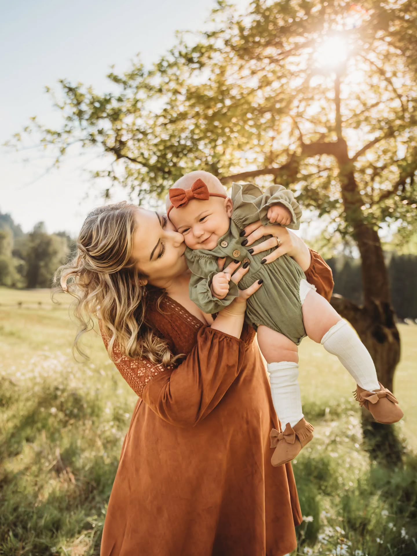 I love this sunshine we're getting, but... it has me daydreaming about summer ☀️🌼🌲
Is anyone else ready for those warm sunny days? 😎
•
•
•
#capturethesemoments #radlovestories #summerdays☀️ #familyphotographer #santanaphotographyllc