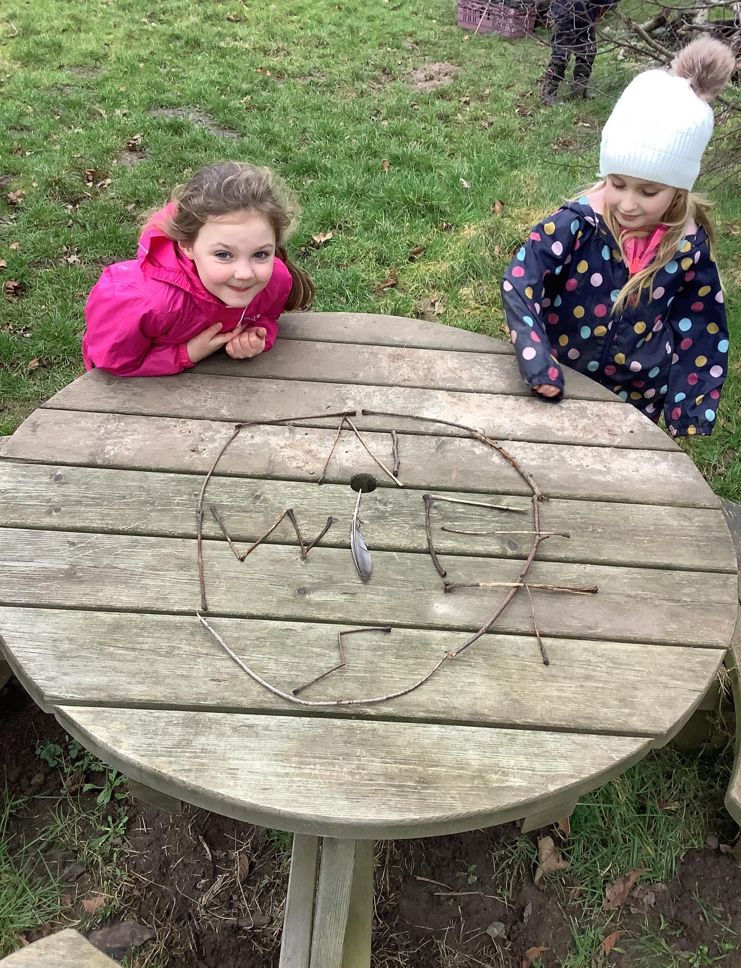 In forest school today our team challenge was to create a compass with resources outdoors, we have been learning about these in our topic lesson so it was a great consolidating task! 🧭 We looked to see any early signs of spring and we found catkins, daisies and daffodils starting to peak through! 🌼 Amongst this, we had a trip to Africa on an underwater train, a spaghetti bolognese cafe and a giraffe with a wonky neck causing mischief!! 🦒