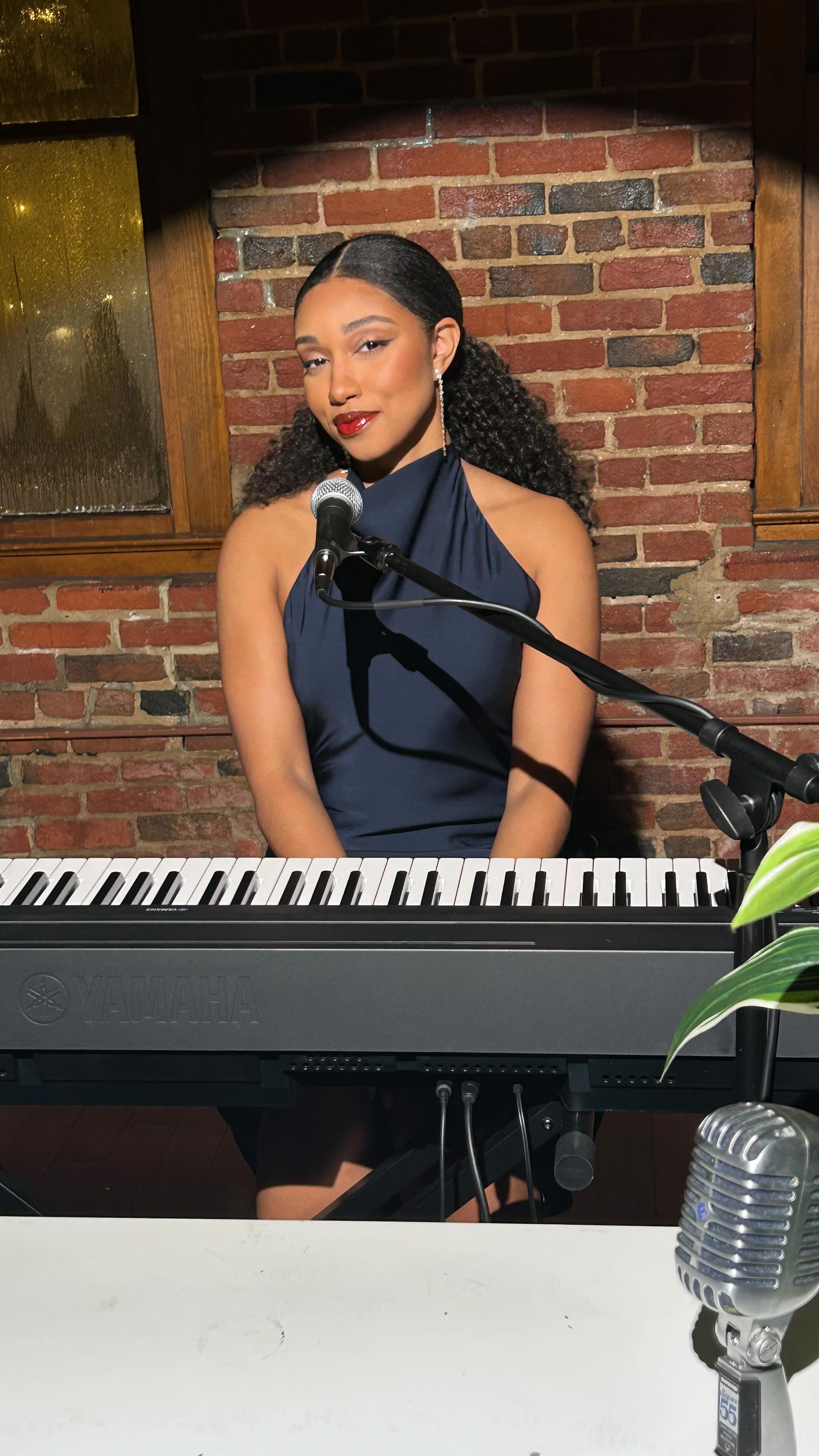 My NPR Tiny Desk Contest Submission for 2026 is now on my YouTube! Be the first to hear my unreleased single “Blue”. “Blue” explores my relationship to childhood memories and how the color blue relates to my inner world.
@nprmusic
Full Video 🎬💙 (Link in bio)
Videographer: @emersoncoy_ @ledstudiosdmv
#nprtinydeskcontest #blue #acoustic #liverecording