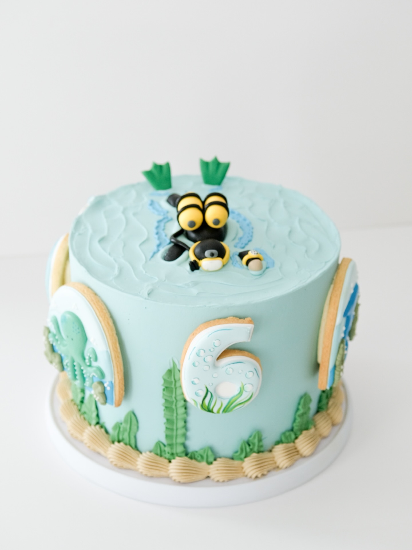 Under the Sea 🤿
Can you guess the Flavour of this cake ??
#themedcakes #customcakes #cakecake #onlinebakery #capetowncakes