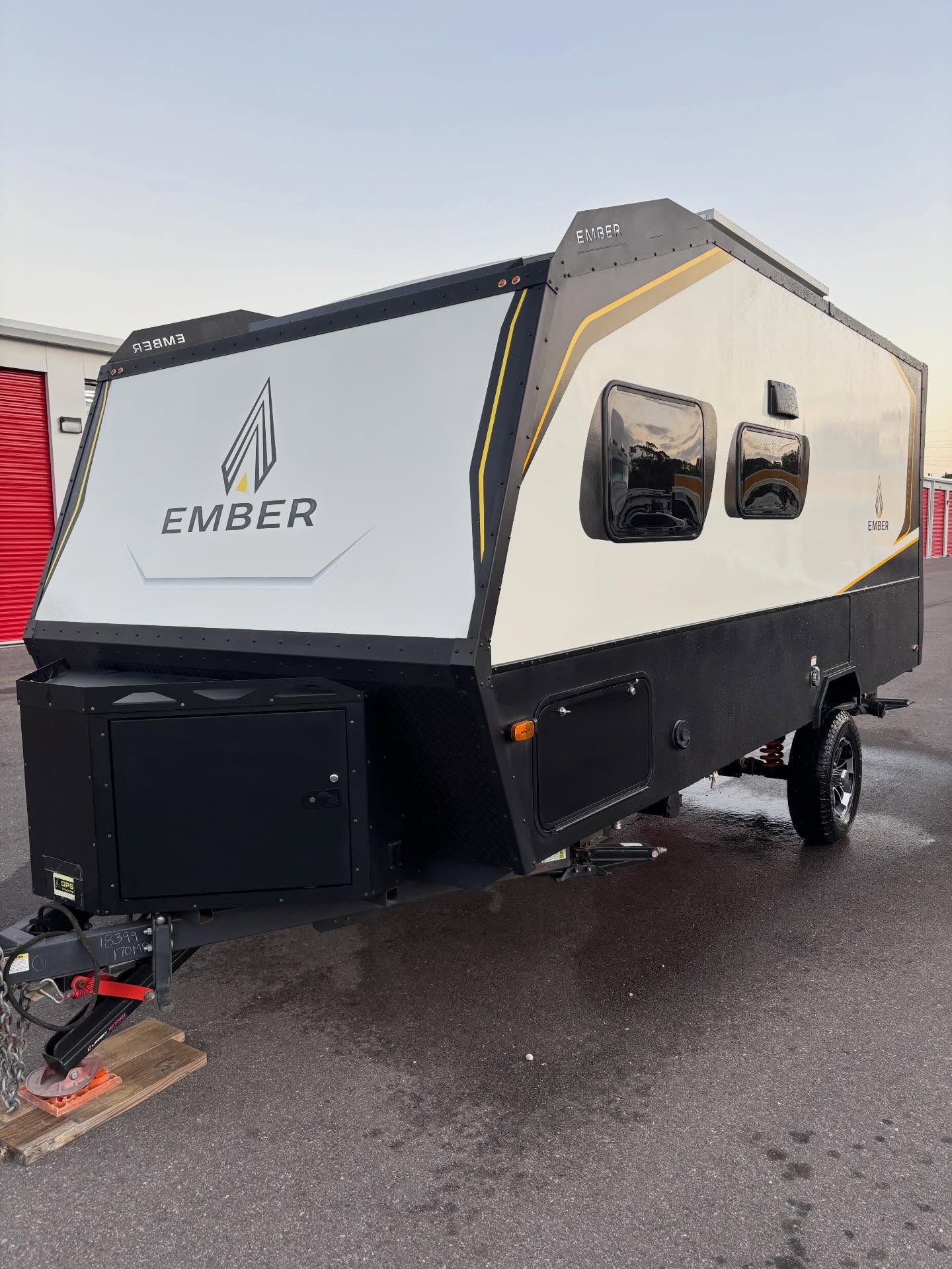 Ember in for a full Deoxidation and 5 year Ceramic coating!
•
•
•
•
#RVDetailing #Ceramic #Rvlife #ViperDetailing #clean