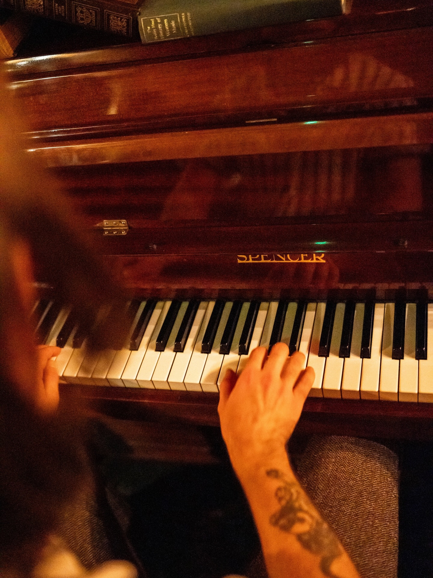 Add a little live music to your week 🎹🍸
From Sunday to Friday, enjoy the sounds of our resident pianist bringing the bar to life with all your speakeasy favourites. It's the perfect backdrop for cocktails and late-night drinks.
Find us if you can 📍 on Berry Street, Liverpol
#BerryAndRye #LiveMusic #Speakeasy #LiverpoolBars #Piano