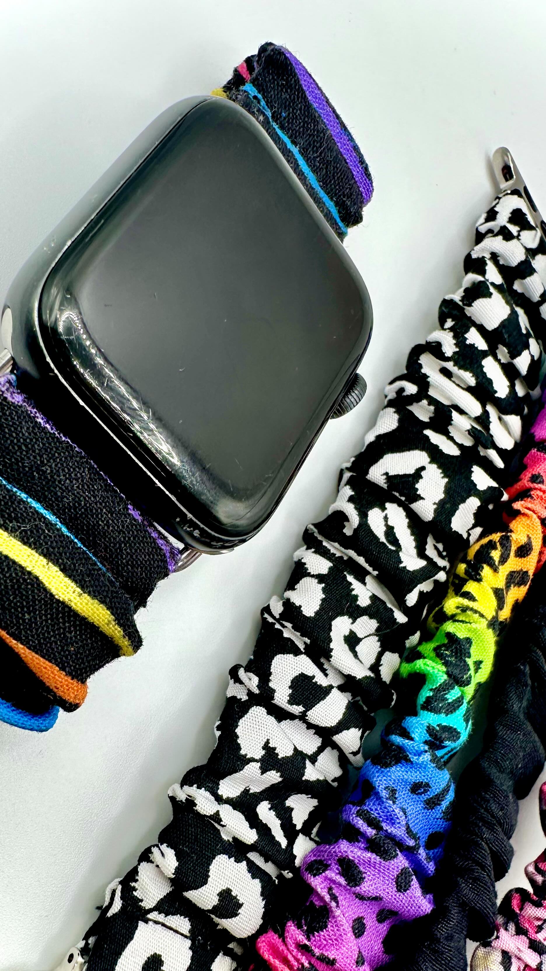 It’s TENNER TUESDAY on handmade Scrunchie Apple Watch Straps 🥰
Available in 5 colours and FREE delivery!
Only a limited amount available for this offer so grab them quick!
#littledotsbows #watchstrap #tennertuesday