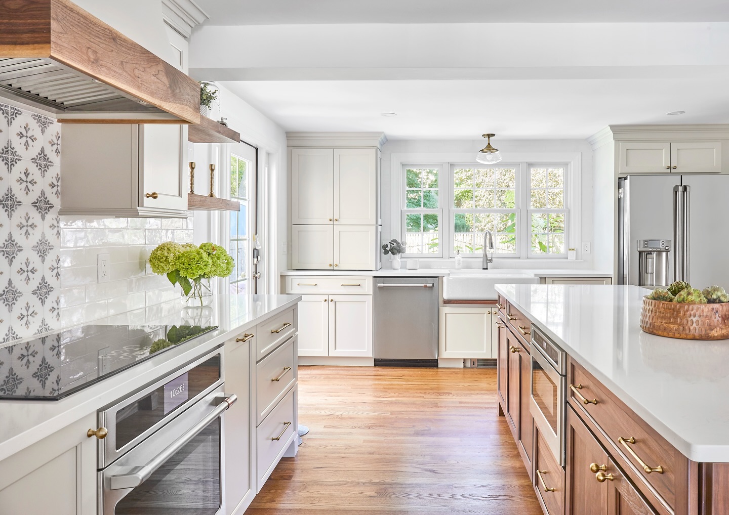 This is what we mean by design that functions. From the appliance garage that tucks away everyday clutter, to storage that actually supports real life, every detail here was planned for ease and longevity.
Bright, airy, and designed to look good for years to come.
#ThreeSparrowsDesign #InteriorDesignRI #IntentionalInteriors #DesignThatWorks #FunctionMeetsForm KitchenInspo