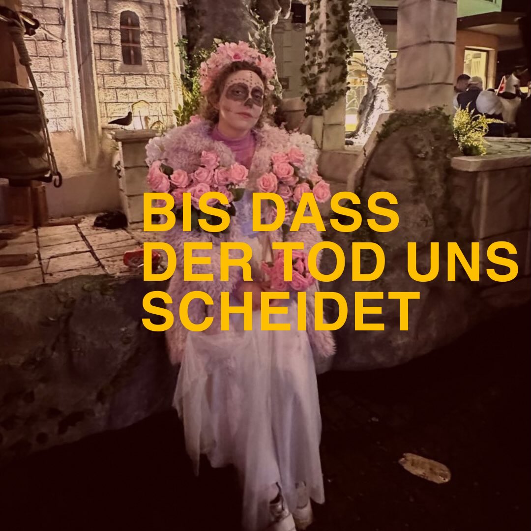 Bis dass der Tod uns scheidet…
Es gibt wirklich Menschen,
die lieber in einer Beziehung krank werden,
als sich gesund zu trennen.
Oder eben:
bis dass der Tod sie scheidet.
Schade eigentlich.
Glücklichsein ist eine Wahl.
Jeden Tag aufs Neue.
In der Beziehung zu dir.
In der Beziehung zu anderen.
Was wählst du?
