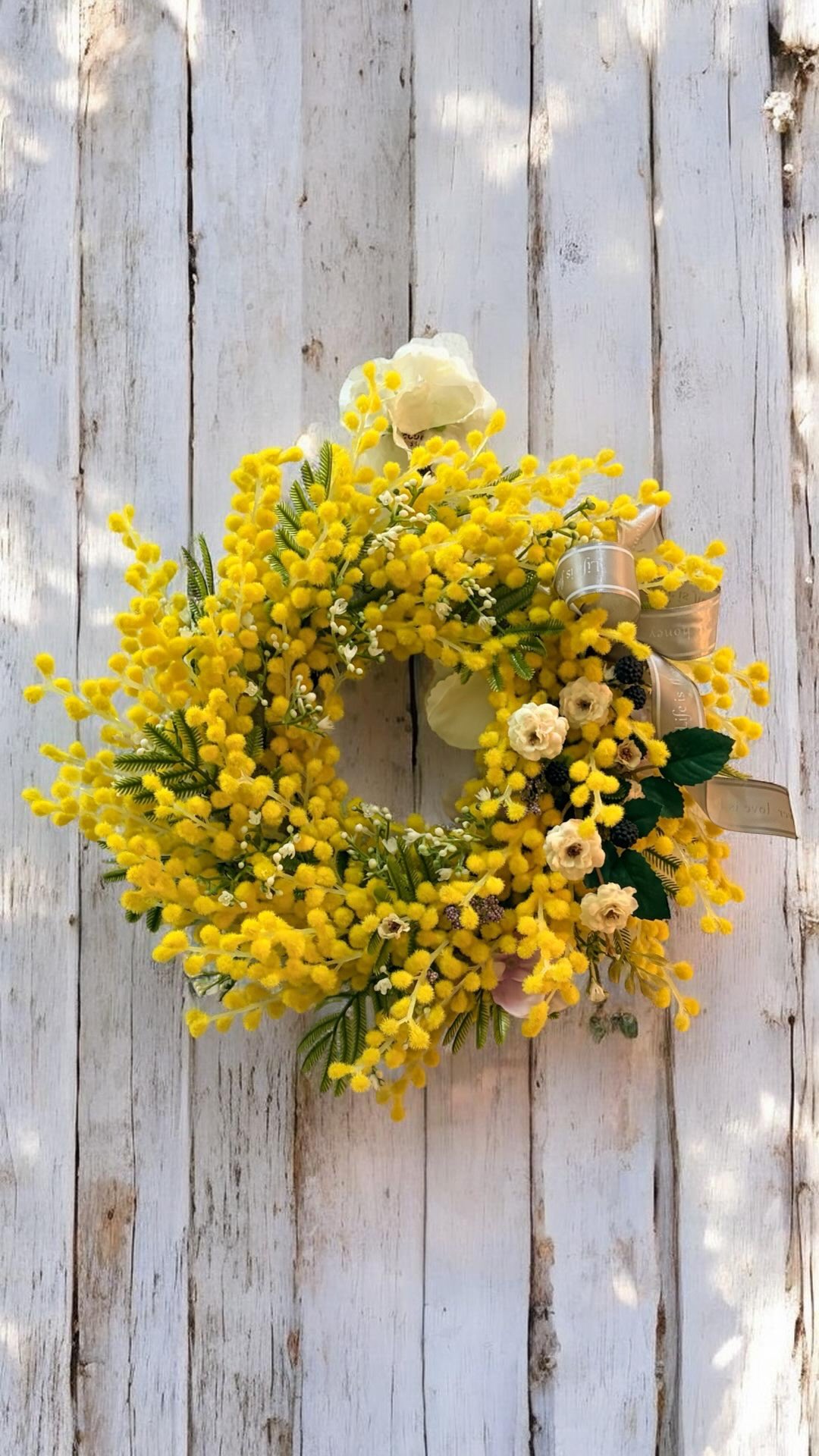 🌼遠方からのご受講に感謝🌼
青森からレッスンにお越しくださった生徒様。
もう10年以上のお付き合いになります❤️
今回は二日間に渡りご受講くださいました✨
Instagramでご覧いただいていた
ミモザのリースを制作。
ふわふわと優しく、
春を感じる可愛らしいリースが完成しました❤️
さらに、ご実家にも飾っていただけるよう
花材もお持ち帰りに^ ^
大切な方へ想いを繋ぐお花…
優しいお嬢さんですね^ ^
とても温かい時間でした。
遠方から本当にありがとうございました✨
こちらのミモザリースはアーティフィシャルです。
美しいままずっとお楽しみいただけます。
レッスンは随時募集していますのでお問い合わせよりご連絡ください。
オーダーも承っております。
数に限りがございますのでご了承ください。
AZABU ROSE ROOMでは
楽しみながら学べるマンスリーレッスン、プチレッスン、基礎から学びたい方のFEJ資格取得レッスンをご用意してお待ちしておりますので是非いらして下さいませ🎵
新しい趣味を見つけたい方、スキルアップを目指したい方、ぜひご参加ください✨
詳細はリンクからご確認ください。
ご予約お待ちしております😊
HP https://www.azabu-roseroom.com
レッスンスケジュールについて
レッスンスケジュールに時間の記載のない日は、10時〜16時 18時〜21時の間のご予約制になっておりますので、ご希望のスタート時間をお伝え下さい。
制作時間は1時間〜2時間程、それぞれ異なります。
コースレッスン、マンスリーレッスン、プチレッスン、オーダーレッスンなどの様々なレッスンを同じ時間帯で行っております。
ーーーーーーーーーーーー
ショップ&サロン
AZABU ROSE ROOM
宮城県仙台市青葉区一番町1丁目4-26 SA RUMINA BLD2F
(藤崎百貨店本店より徒歩5分)
090-7255-8545
レッスンのお申し込みはお問い合わせからお願い致します♪
プリザーブドフラワー資格取得コースのご案内
趣味のレッスンなど
レッスン教室
体験レッスン
麻布ROSEROOMについてはHPよりご覧ください
#アザブローズルーム
#仙台フラワー教室
#アーティフィシャルフラワー
#ウェディングブーケ
#ミモザリース