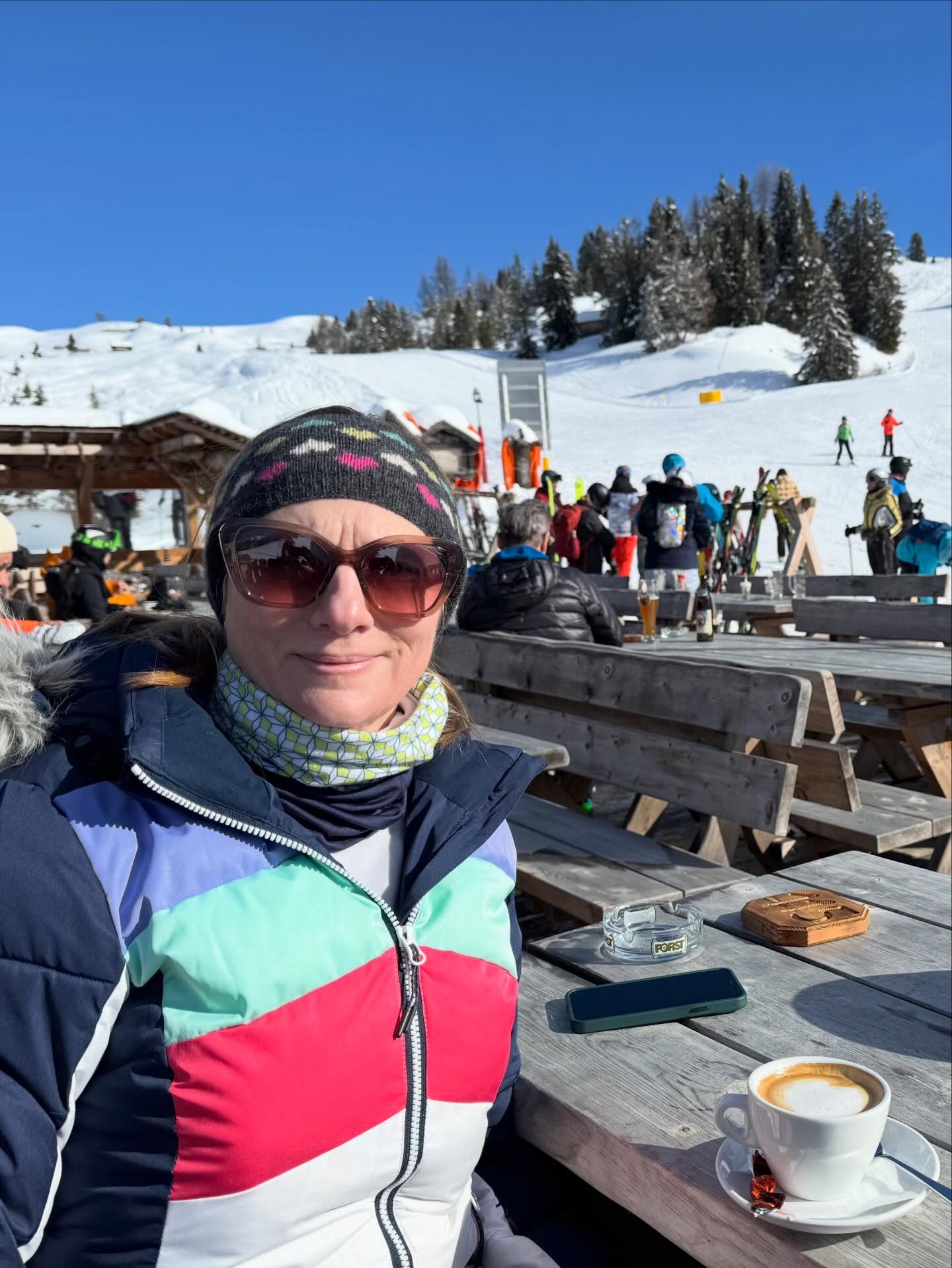 Bun dé dala Sela Ronda 🤍
Buongiorno dalla Sella Ronda 🇮🇹
Guten Morgen von der Sella Ronda 🇩🇪
Good morning from the Sella Ronda 🇬🇧
Four languages spoken here… and mountains that speak for themselves 😍🏔️