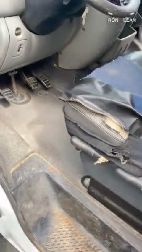 🚐✨ Prestation Express sur un utilitaire de pro !
Parce que l’image de votre entreprise commence dès l’ouverture de la porte de votre véhicule.
Dans ce véhicule utilitaire, le quotidien avait laissé sa trace : poussière, débris, saletés incrustées...
En moins de 4h, Iron Clean a redonné un intérieur propre, net et professionnel à ce fidèle compagnon de travail.
🧽 Prestation Express = efficacité + qualité :
✅ Aspiration complète de l’habitacle
✅ Nettoyage des plastiques et zones de contact
✅ Dépoussiérage en profondeur
✅ Finitions propres et rapides
🎯 Professionnels : ne négligez pas l’apparence de vos véhicules.
C’est votre vitrine mobile, celle que voient vos clients avant même de vous entendre parler.
Un habitacle propre, c’est un message clair : vous êtes exigeant, jusque dans les détails.
📍 Intervention à domicile ou sur chantier – Gironde (33)
📲 Réservez votre créneau sur www.ironclean.fr
📞 06.83.60.17.54
#lavageauto #detailing #cardetailing #ironclean #gironde #avantapres #nettoyageauto #autodetailing #caredetail #cardetail #utilitaires #nettoyageprofessionnel