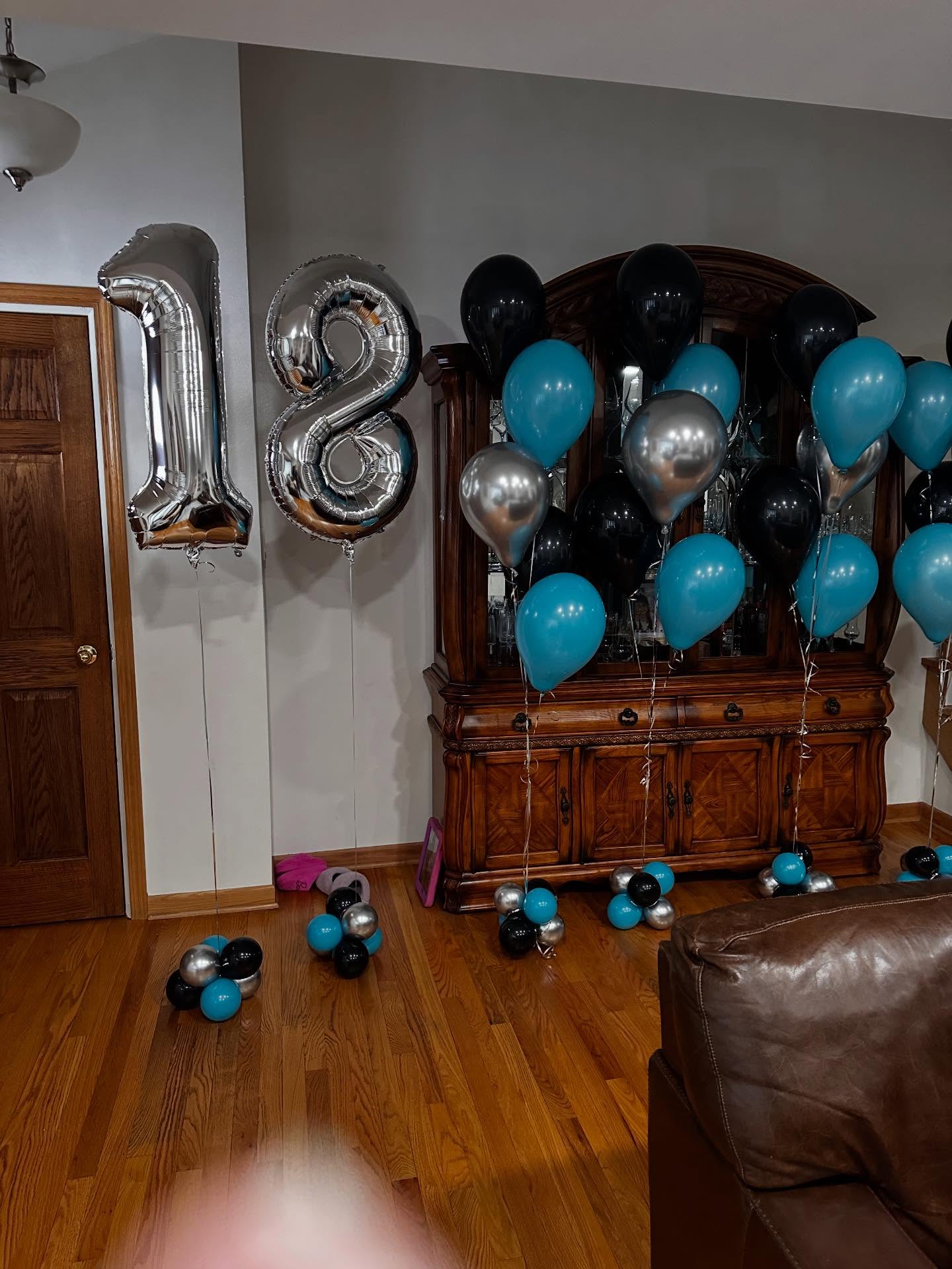 Birthday balloon decor, delivered 🚚🎈
Serving our local area with beautiful balloons for birthdays and every occasion.
#bigballoonsco #BalloonDecor #LocalBalloonDelivery #BirthdayDecor