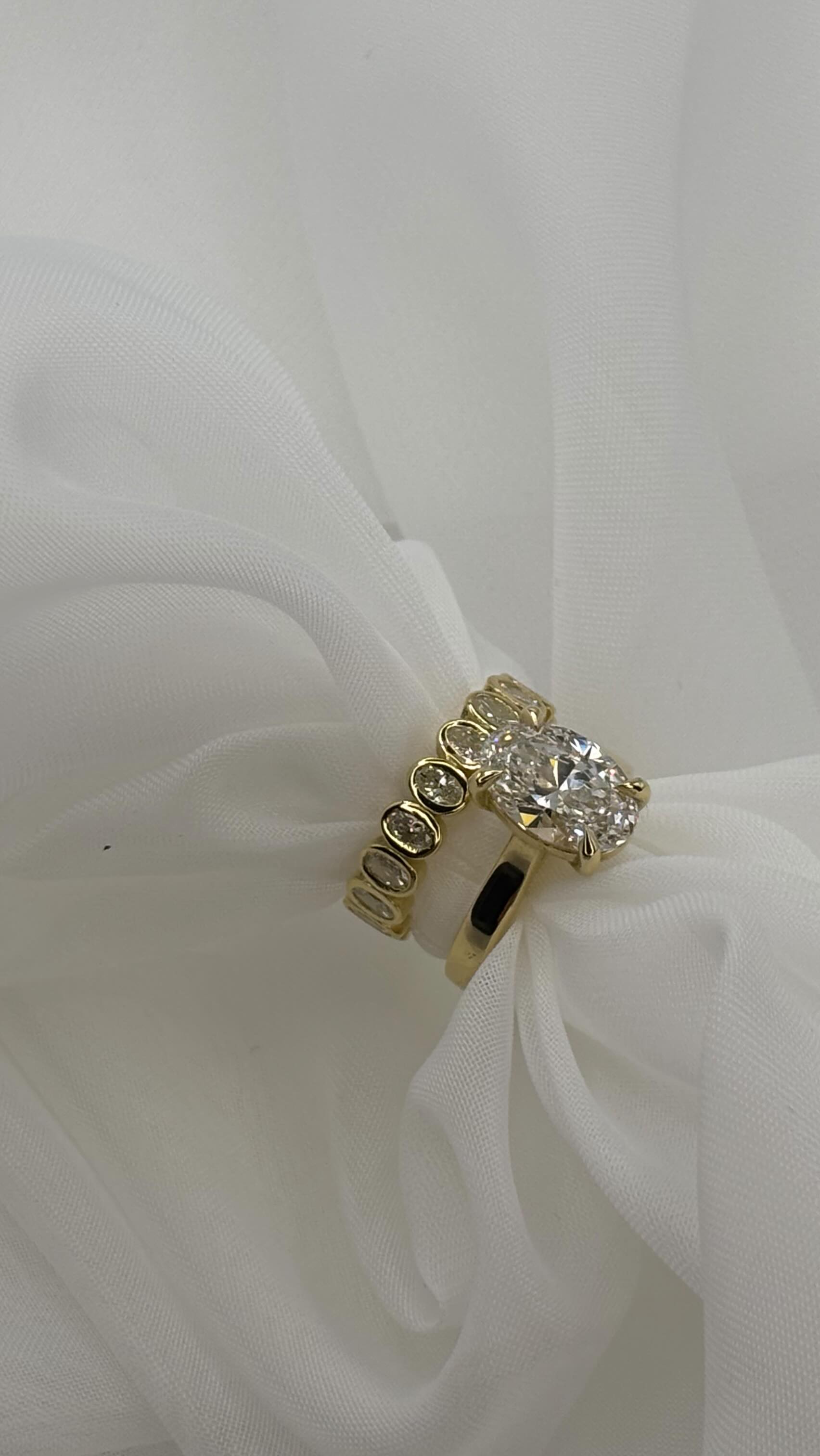 A gorgeous 2.91ct oval paired with a full bezel set eternity ring all set in 18 ct gold ! Huge thanks to “L” for being the ideal customer it was such a pleasure to work with you on this piece and I hope you love it as much as I enjoyed making it !
.
.
.
#customengagementring #ovalengagementring #london