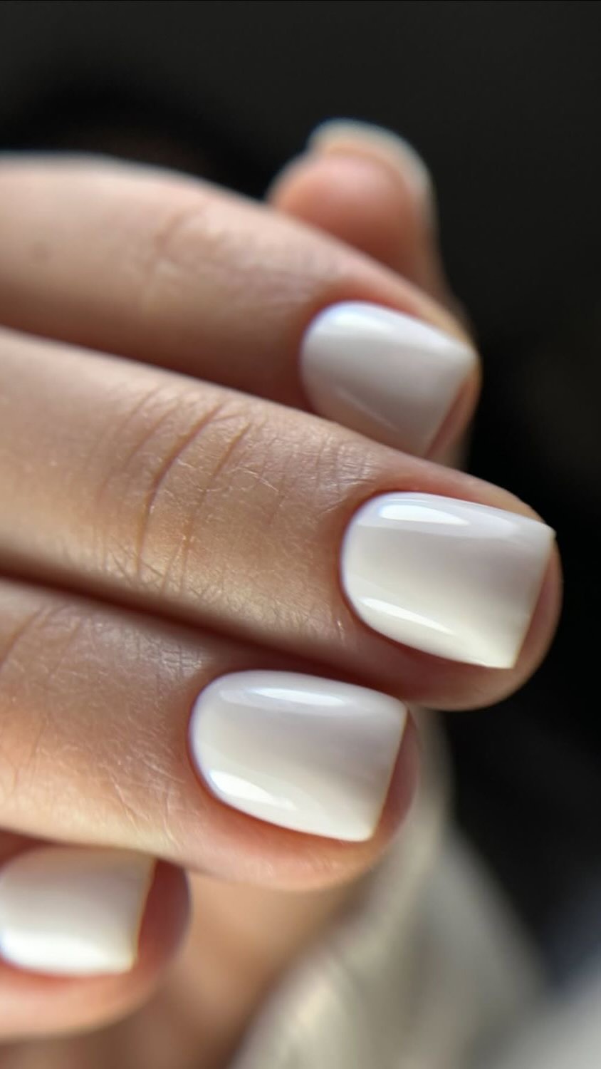 ✨💅 Ongles Naturels Sublimés 💅✨
Le gainage, c’est le secret des ongles naturels qui durent et brillent 🌿
• Renfort léger et résistant
• Protection sans alourdir
• Tenue longue durée
• French élégante ou naturelle
• Brillance parfaite
Gardez la longueur que vous aimez, protégez vos ongles… et sublimez-les avec simplicité ✨
Le naturel n’a jamais été aussi chic 🤍
#GainageOngles #OnglesNaturels #FrenchManucure #NailCare #NailArtÉlégant