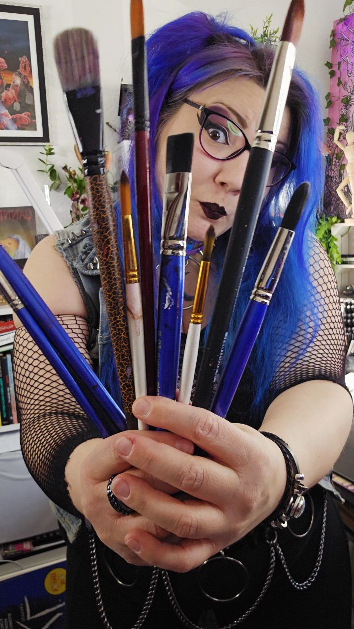 HI! Wirrer Künstlerkopf hier! 🙂↕️ Freue mich, wenn ihr vorbeischaut! 💜
#artistsoninstagram #creepycute #altgirlstyle #darkarts #mixedmediaart
Künstlerin aus Deutschland • Surreal Dark Art • Kunst • weird • skeleton • fantasy art • depressionart • Sachsen • Leipzig • NO AI