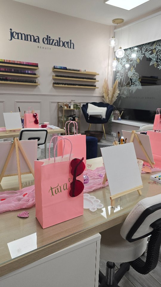 Galentineโs sip & paint night at the salon ๐๐ฅ๐จ