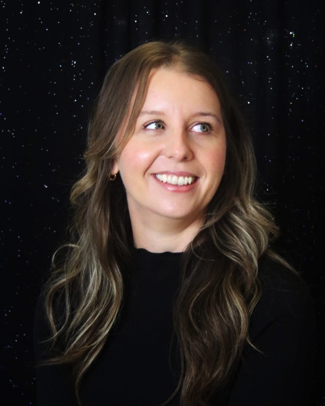 Join us in wishing Dizzyfeet teacher Sarah-Jayne a Happy Birthday today! 🎉🥳🎂🎈
Sarah-Jayne has been with us since in the beginning of Dizzyfeet and she’s been dancing for 32 years! That’s amazing because she’s only 29!
Happy Birthday Sarah-Jayne! 🎈🪩😜
Dance teacher • dance classes • ballroom dance • Latin dance • dance lessons