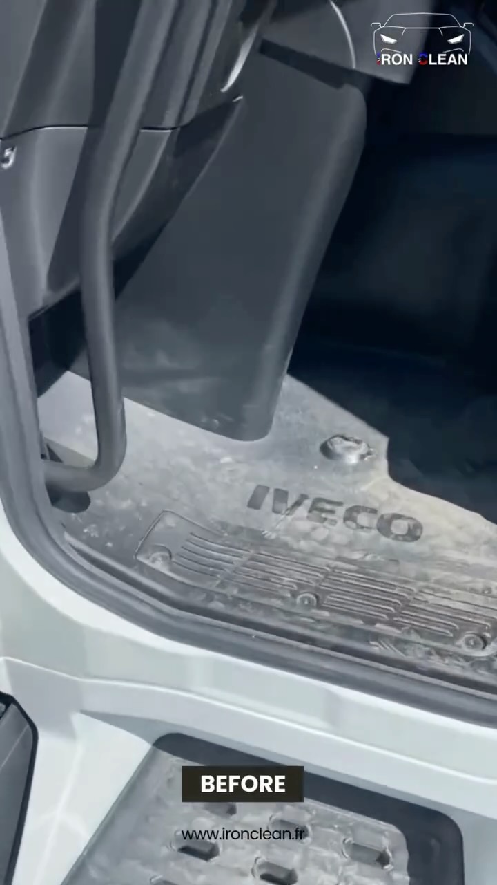 🚛✨ Deux cabines, une même exigence : le résultat signé Iron Clean.
👷♂️ Même les véhicules utilitaires les plus costauds méritent une remise à neuf de temps en temps.
Dans ces deux cabines de camions, le quotidien avait laissé des traces : poussière et surfaces négligées.
🎯 Résultat ?
Deux intérieurs nettoyés, rafraîchis et valorisés, prêts à reprendre la route dans les meilleures conditions.
🧼 Prestation Express Intérieur – réalisée sur site :
✅ Aspiration complète (sols, tapis, dessous de sièges)
✅ Nettoyage des plastiques, commandes, rangements
✅ Dépoussiérage précis des zones techniques
✅ Finitions nettes + vitres intérieures
💬 Pro ou artisan ? Ne néglige pas ton espace de travail mobile.
Un intérieur propre, c’est plus de confort, plus de crédibilité, et une meilleure image de ton entreprise.
📍 Intervention à domicile ou sur chantier – Gironde
📲 Réserve dès maintenant sur www.ironclean.fr
📞 06.83.60.17.54
#lavageauto #detailing #cardetailing #ironclean #gironde #avantapres #nettoyageauto #autodetailing #caredetail #cardetail #iveco #trucks