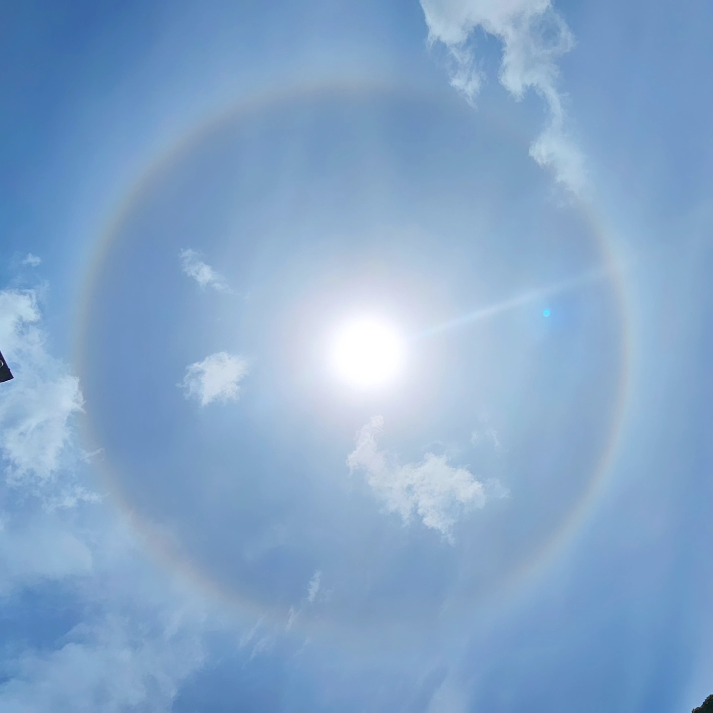 Let the sunshine in your Heart.
Oder eine neue Sonne für ein neues Bewusstsein.
Morgen geht es in unserem Yogareatreat erstmalig um energetische Übungen, da wir unsere Realität durch unseren Körper, unsere Gedanken aber auch durch unsere Energie positiv beeinflussen können.
Welche Übungen wir praktizieren, kann ich natürlich noch nicht verraten, auf alle Fälle wird die Energie erhöht.
Ich freue mich schon.
PS... hast du so einen Regenbogen schon ei mal erlebt???
#yogaeverywhere #YogaRetreat #energie #energetic #chakra #chakrahealing #ashtanga #Yoga #yogadeutschland #Mallorca #retreat #yogaurlaub #yogaholiday #yogavacation #yogiboy