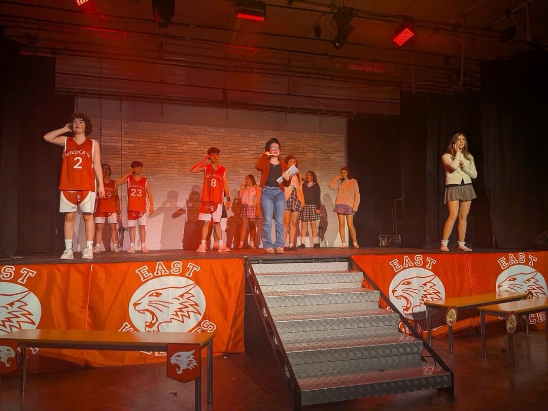 A fantastic performance for our cluster primary schools this morning 🎶
The curtain goes up 6PM tomorrow with tickets available ⬇️
https://www.ticketsource.com/caerleon-comprehensive-school