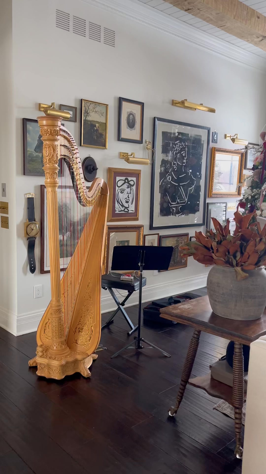 Valentine’s week, but make it Galentine’s 💐
A Bridgerton-themed Galentine’s brunch with harp music and the prettiest bites ✨🎶 #tiffanyharpist #galentine #bridgerton #valentinebrunch