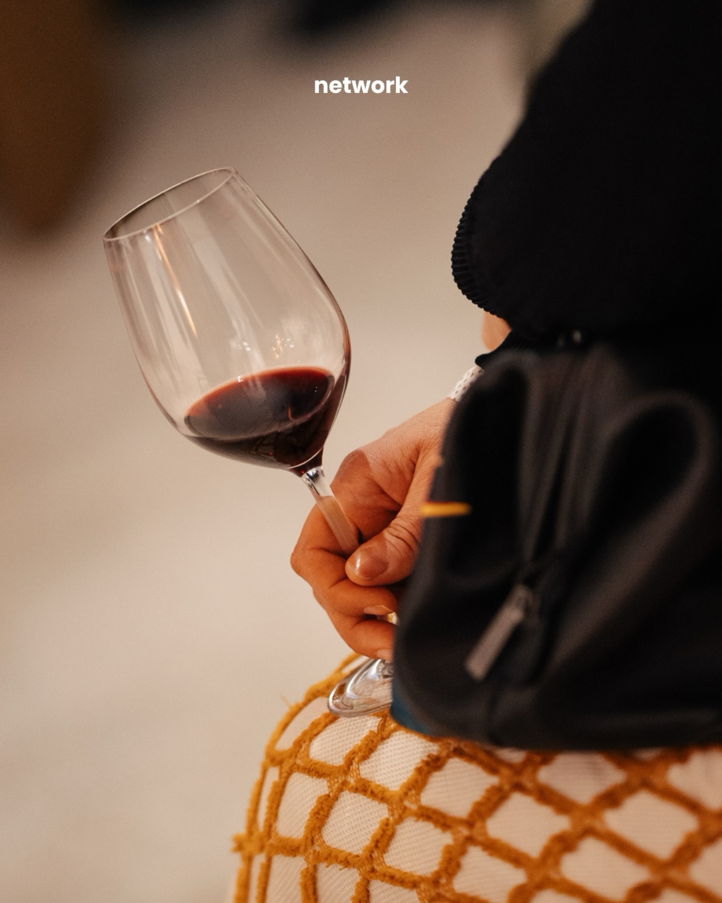 No passado dia 30 de Janeiro, realizou-se a primeira edição do “Bring a Bottle” do ano. Uma edição dedicada á iluminação decorativa, com a realização de uma conversa aberta acerca da importância do light designer, e evolução da iluminação face, entre outros tópicos importantes no contexto atual.
Conversa aberta com @carolinaosalves e @nultylighting.
Marca: @marsetbcn
Fotografia: @edgar_pereira_visual_inspired
(ENG)
On January 30th, the first edition of this year’s “Bring a Bottle” took place. This edition was dedicated to decorative lighting and featured an open conversation about the importance of the lighting designer and the evolution of lighting design, among other relevant topics in today’s context.
Open talk with @carolinaosalves and @nultylighting.
Brand: @marsetbcn
Photo: @edgar_pereira_visual_inspired
#network #networkevent #porto #portugal #designdeinteriores