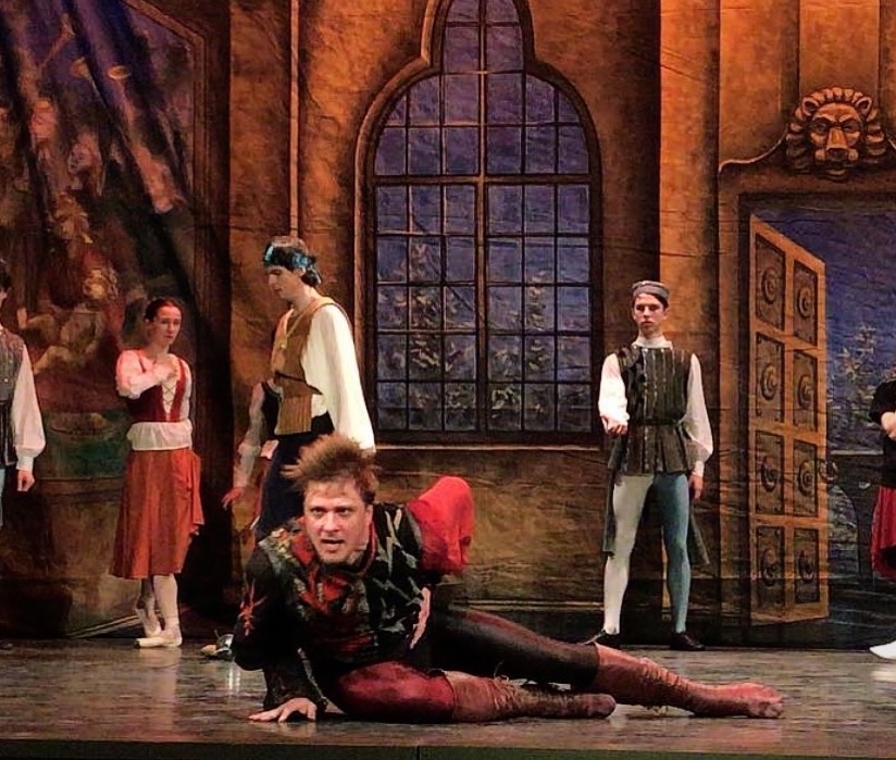 Emotion in rehearsal.
Passion on stage.
Discipline throughout.
Емоція на репетиції.
Пристрасть на сцені.
Дисципліна завжди.
#kyivcityballet #ivankozlov #ballet #rehearsal #behindthescenes