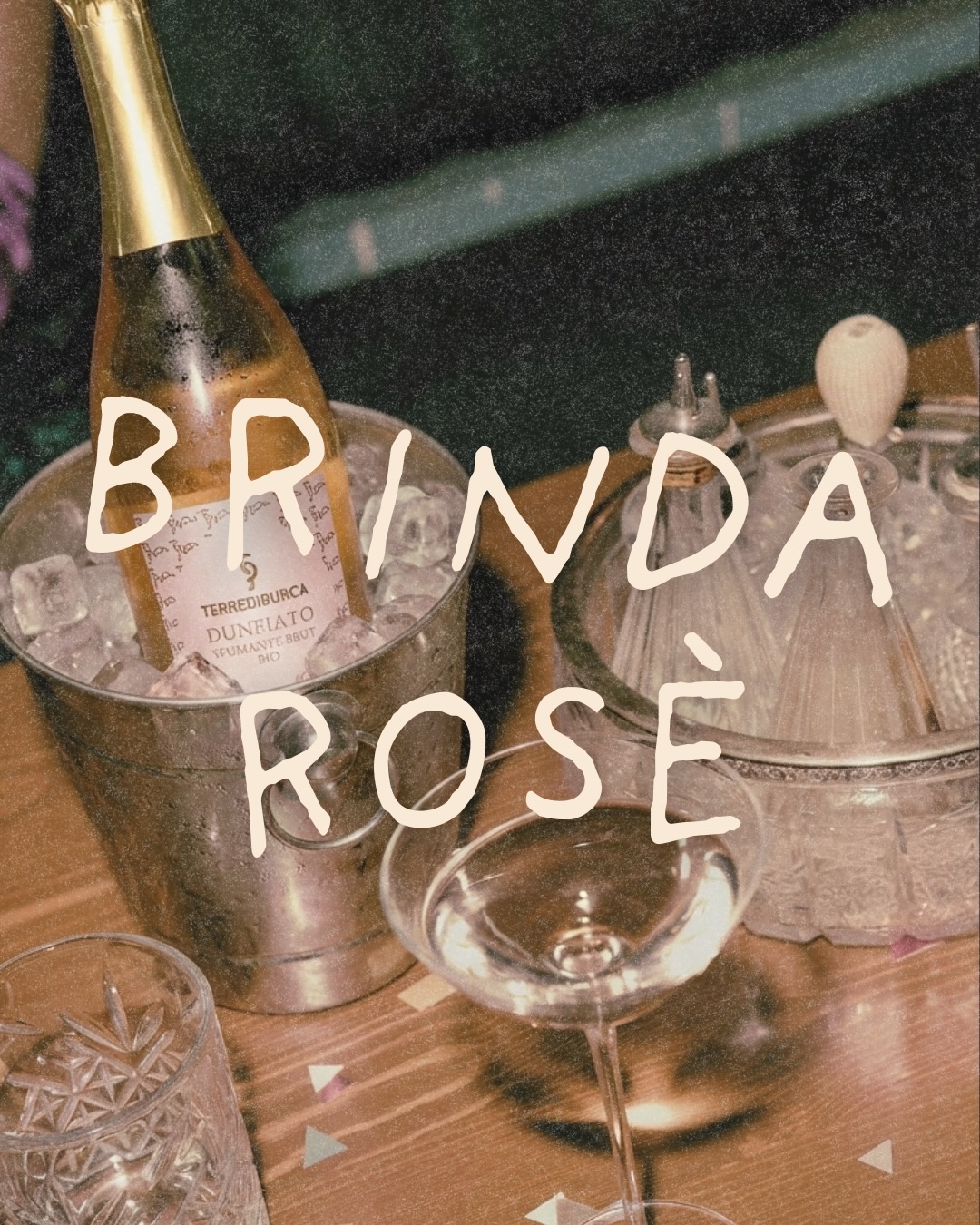 Rosa limpido, bollicine leggere, anima siciliana.
Un Rosé perfetto per brindare all’amore!
📍Via Nino Tesoriere 7 | Castellammare del Golfo
📞327 9523280
#spumanterosé#roséwine#bollicinesiciliane