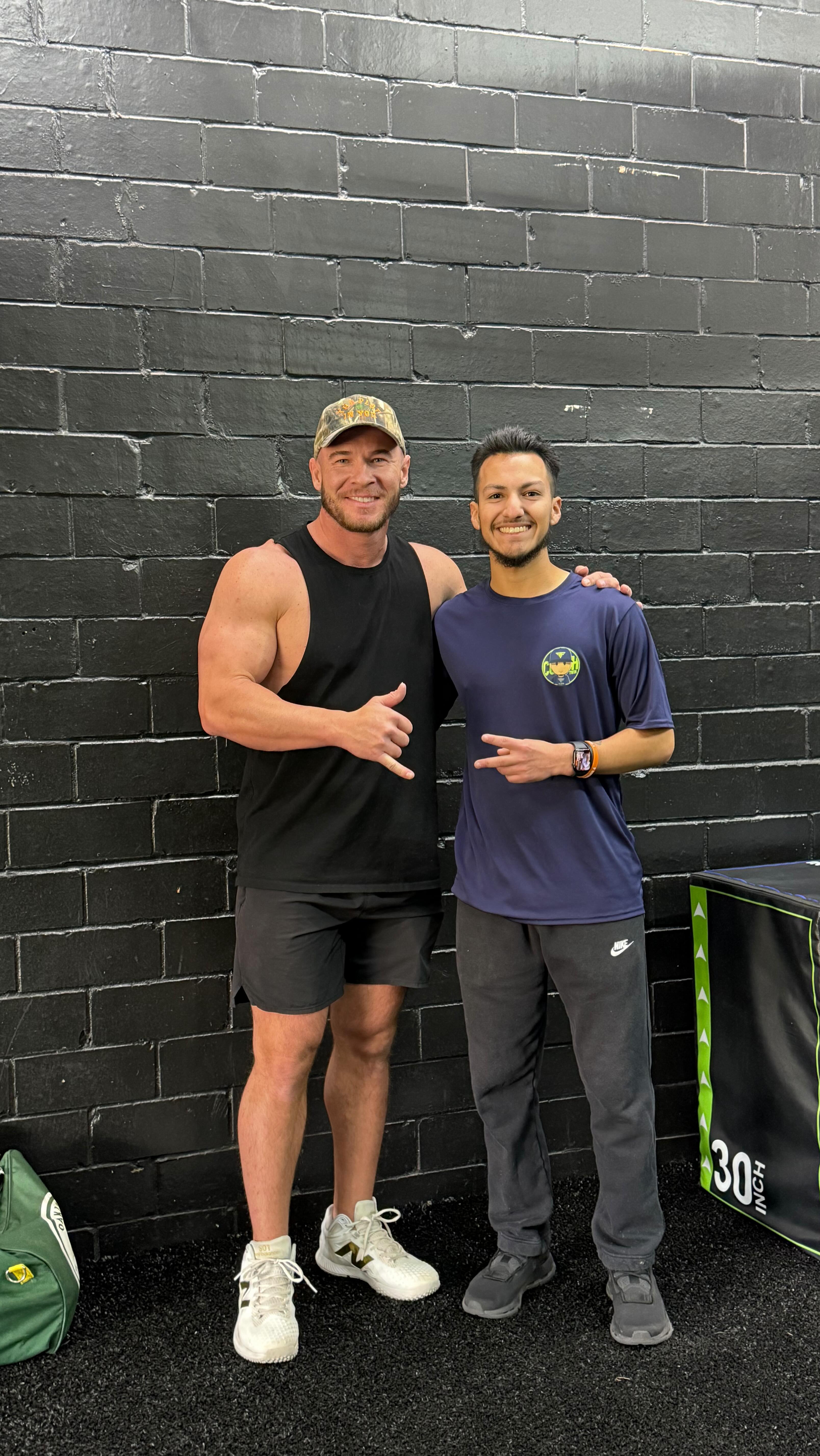 🚨 Stance & Launch talk with an 8 year MLB veteran @chrisherrm ! Downtown Houston we taught 2 small groups and man these athletes were able to gain so much knowledge in a short amount of time, stay tuned for the next Twin & Chris camp! 🚨 Too many people teach the same thing with every one of their athletes, well guess what?! Every one has a different move and it’s my favorite thing about my job. Being able to work with so many different athletes a week helps me as a coach and lifetime learner of the game on understanding different moves and the way everyone has different motor preferences. Huge shoutout to Chris Herrman, amazing player, father, coach, mentor but most importantly one hell of a friend. 💪🙏