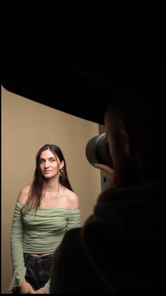 Vous aimez "Écho" ? 💃🏻
3 nouveaux titres sortiront sur l'EP du même nom le 27 février !! 🤍
📸 : @delaplacedavid
🎥 : @bandana.creator
💇🏻♀️ : @mergefamily