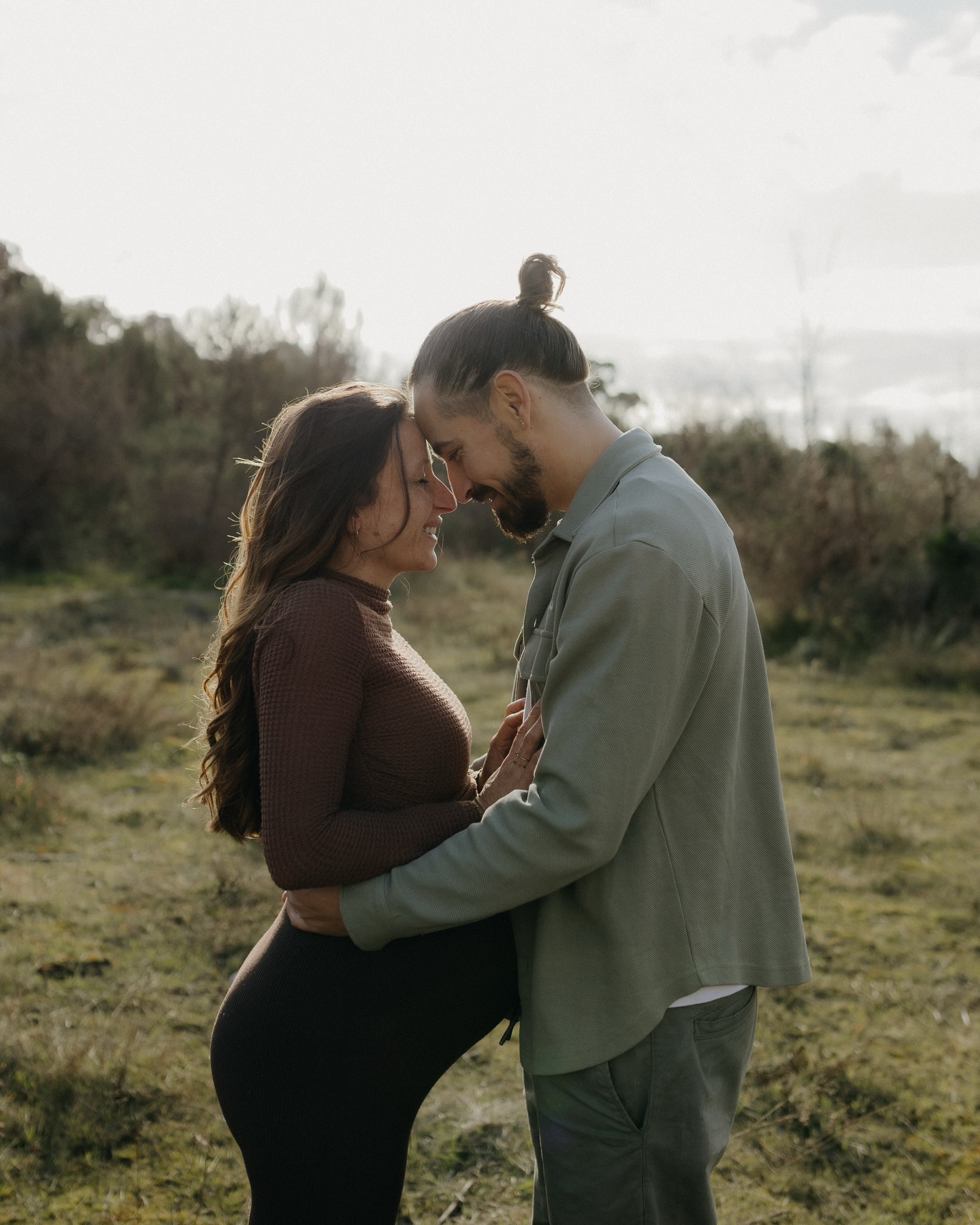 Il y a souvent cette phrase du début : « Je ne sais pas poser… »
Et pourtant, mon rôle ce n’est pas de vous faire poser. C’est de vous faire oublier l’appareil, de vous mettre en confiance et de vous montrer à quel point vous êtes déjà beaux, tels que vous êtes.
Le moment que je préfère ? Quand vous recevez vos photos. Quand je vois votre regard changer. Quand la confiance en soi s’installe 🔥.
Si mes images peuvent vous aider à vous voir avec plus de douceur, comme moi je vous vois, alors j’ai tout gagné.
📆 Réserve toi aussi ta séance photo
⊹ www.behappylivefully.com
⊹ contact@behappylivefully.com
Hello! Je suis Taline, photographe de mariage, photographe de maternité, photographe de famille, photographe de couple dans les Alpes Maritimes et Var 📸🤍
─
photographe nice · photographe 06 · photographe alpes maritimes · photographe côte d’azur · photographe naissance · photographe cannes · photographe monaco · photographe var · photographe grossesse · photographe maternité · photographe couple